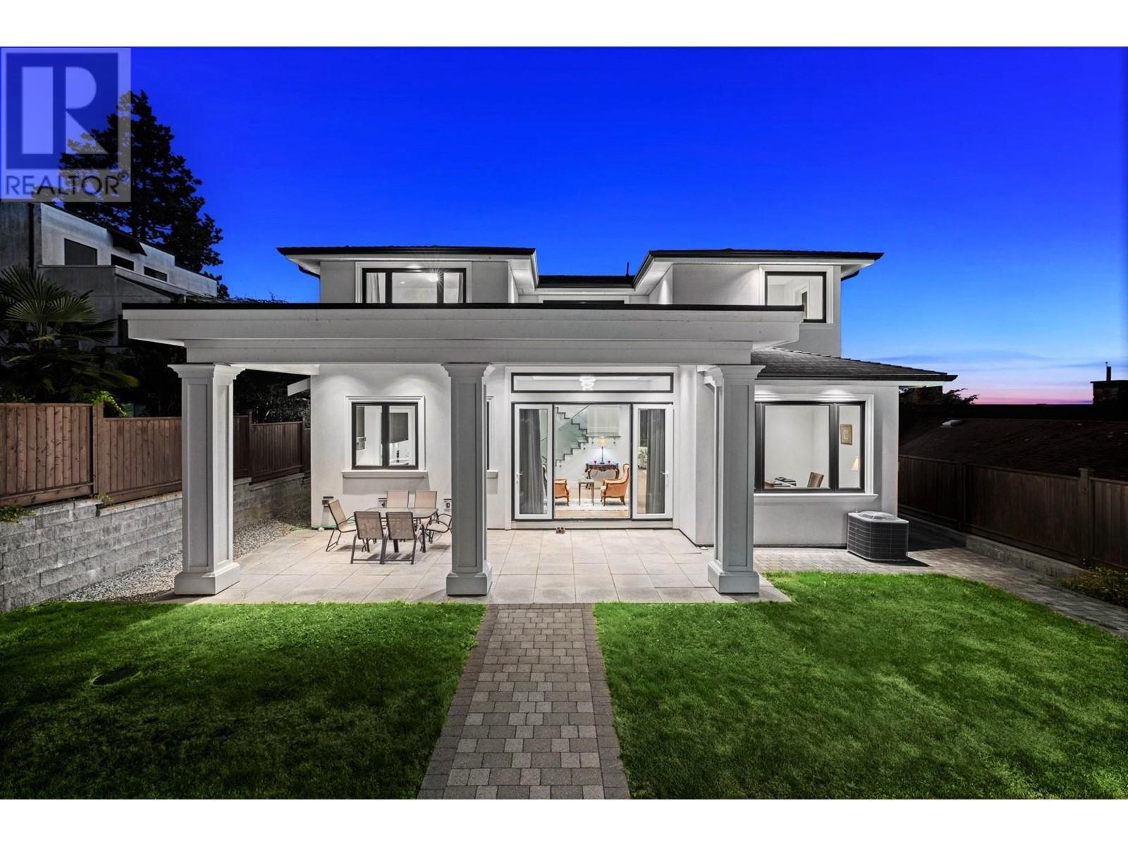 1115 FULTON AVENUE, West Vancouver