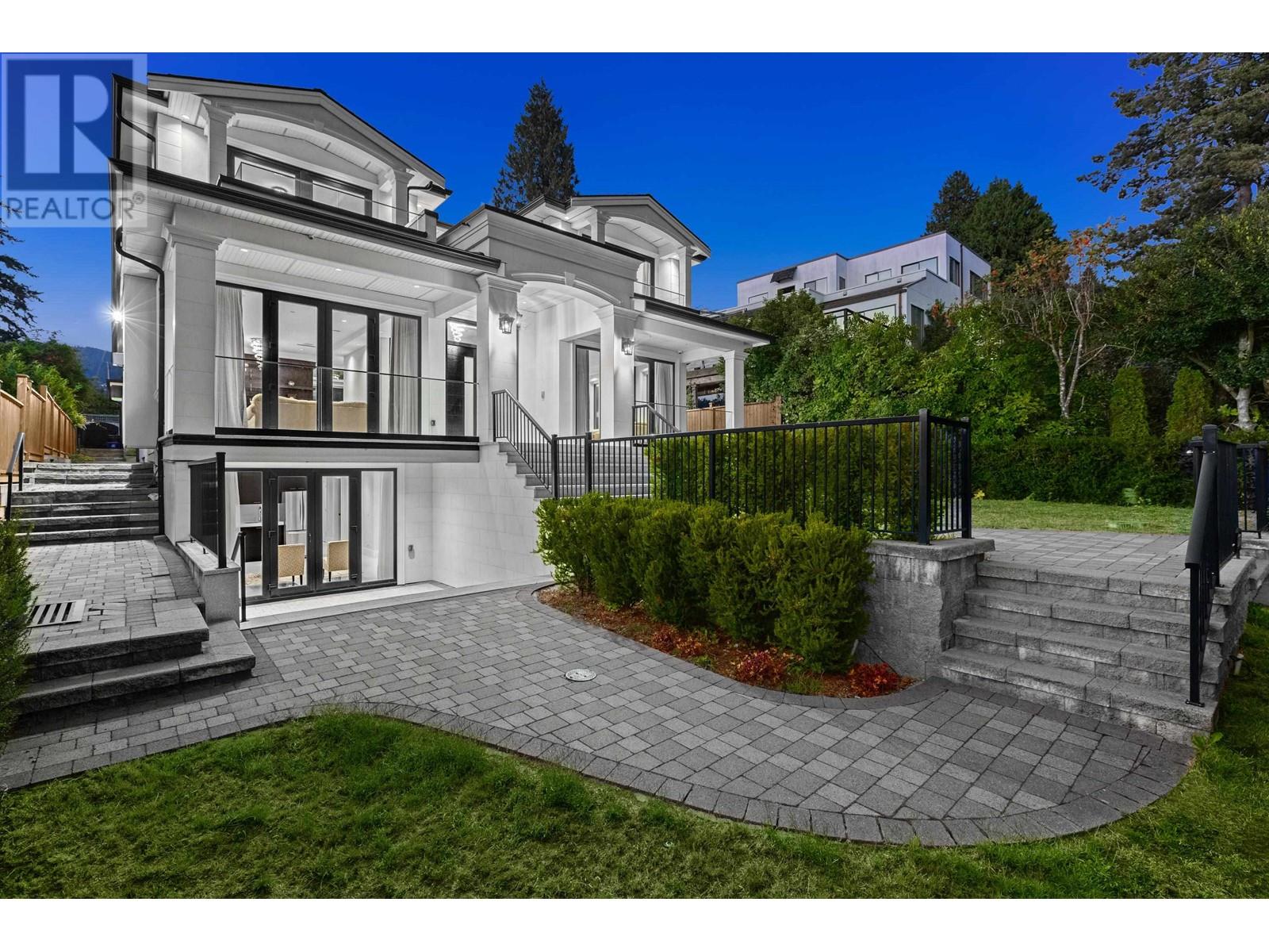 1115 FULTON AVENUE, West Vancouver