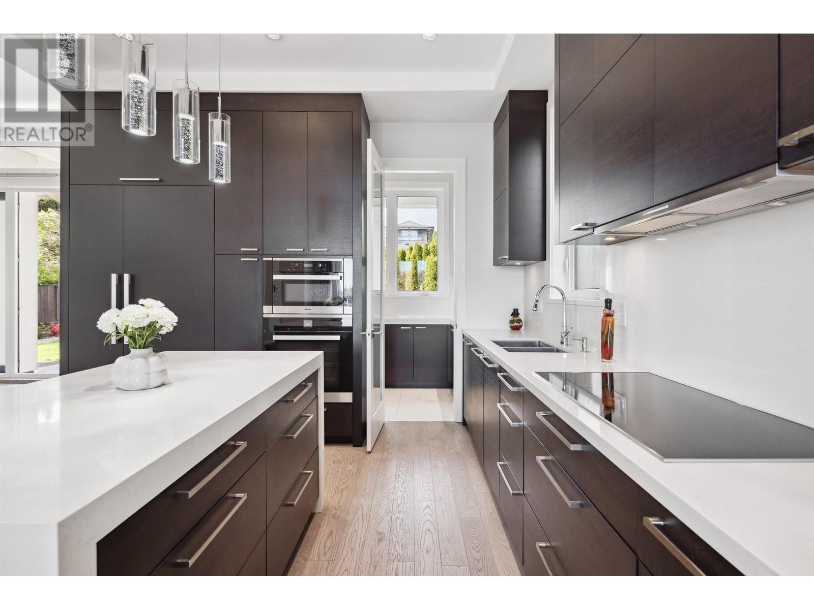 1115 FULTON AVENUE, West Vancouver