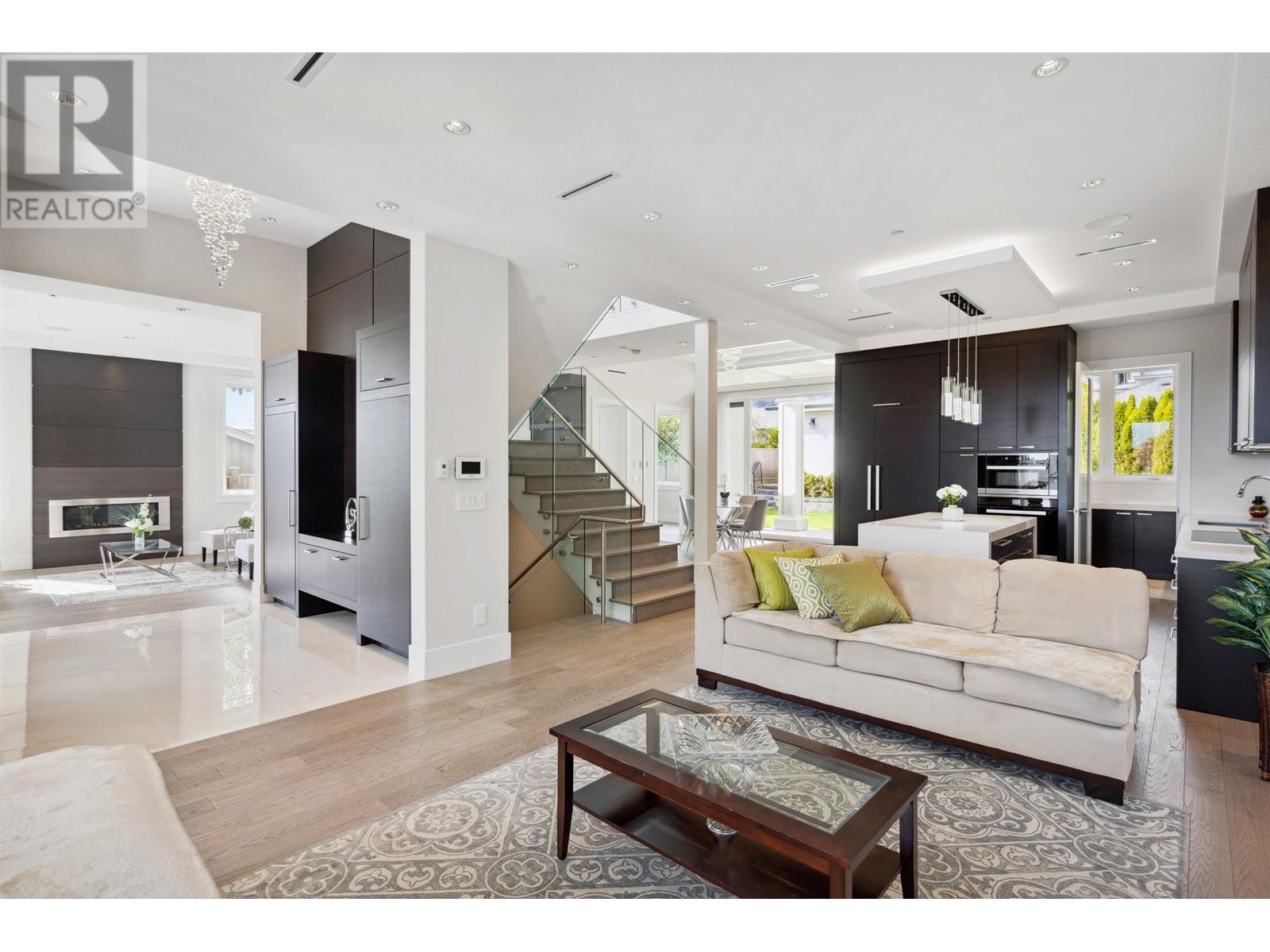 1115 FULTON AVENUE, West Vancouver
