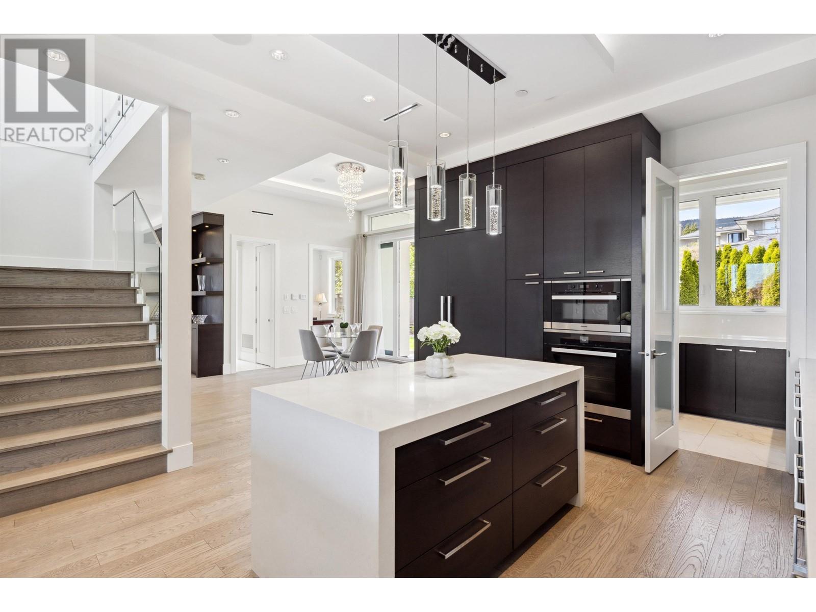 1115 FULTON AVENUE, West Vancouver