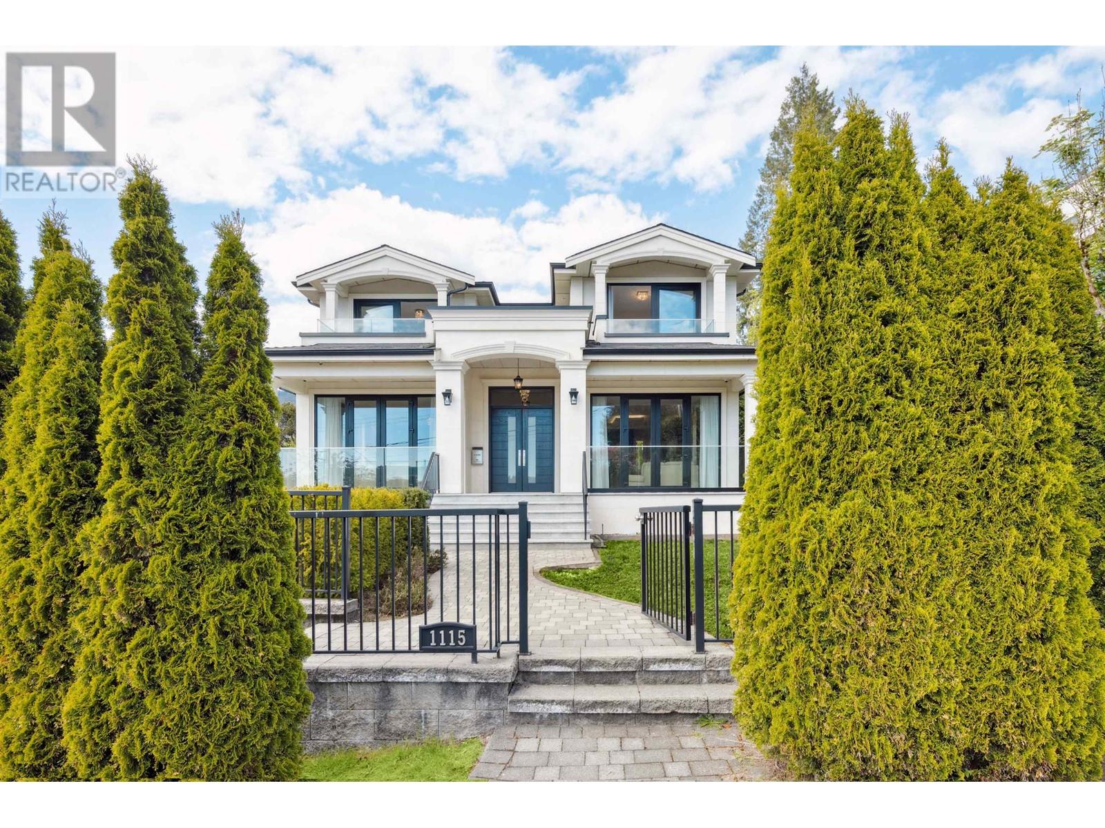 1115 FULTON AVENUE, West Vancouver