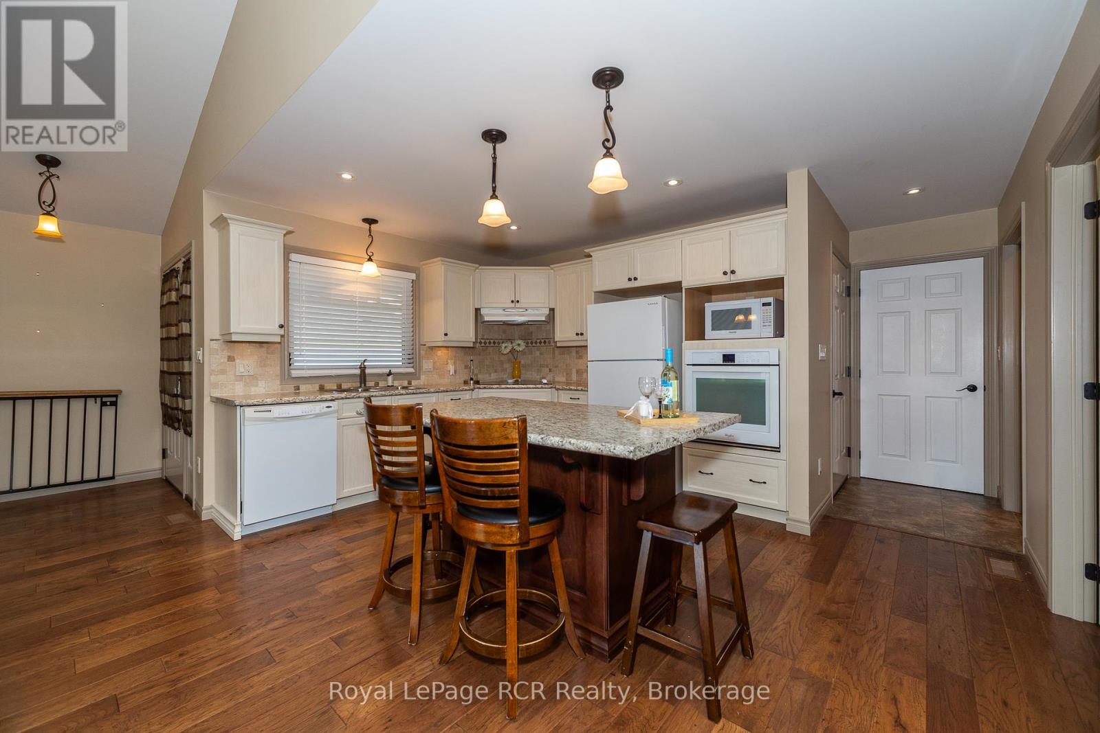 Photo 11 of 30 Victoria Street W, Southgate ON