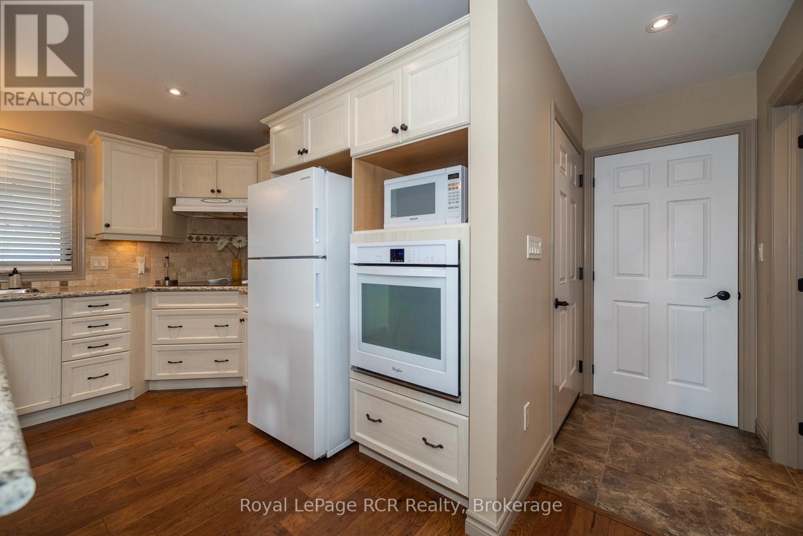 Photo 12 of 30 Victoria Street W, Southgate ON