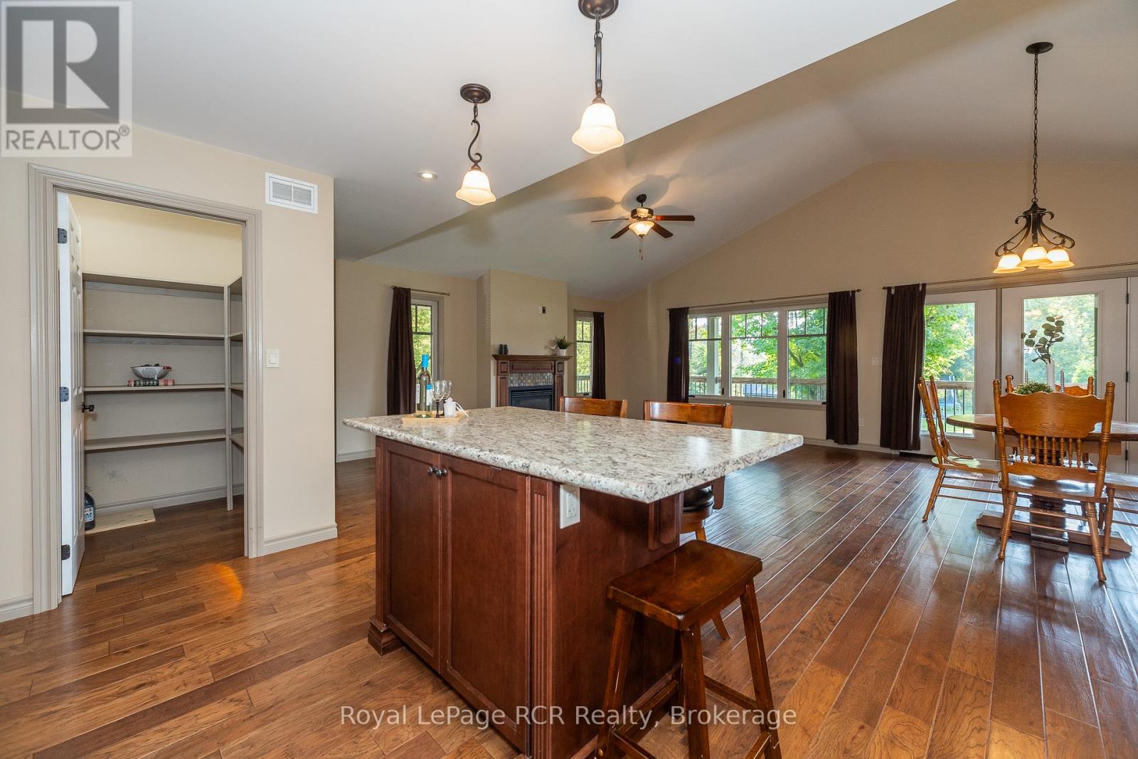 Photo 14 of 30 Victoria Street W, Southgate ON