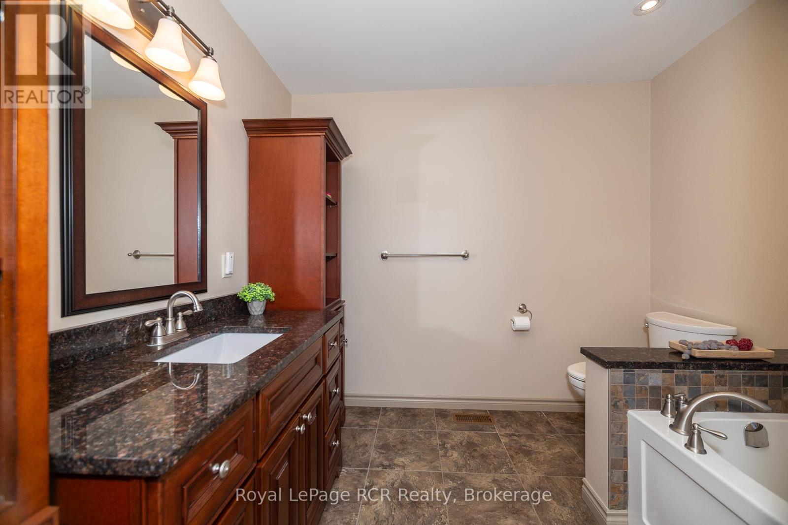 Photo 18 of 30 Victoria Street W, Southgate ON