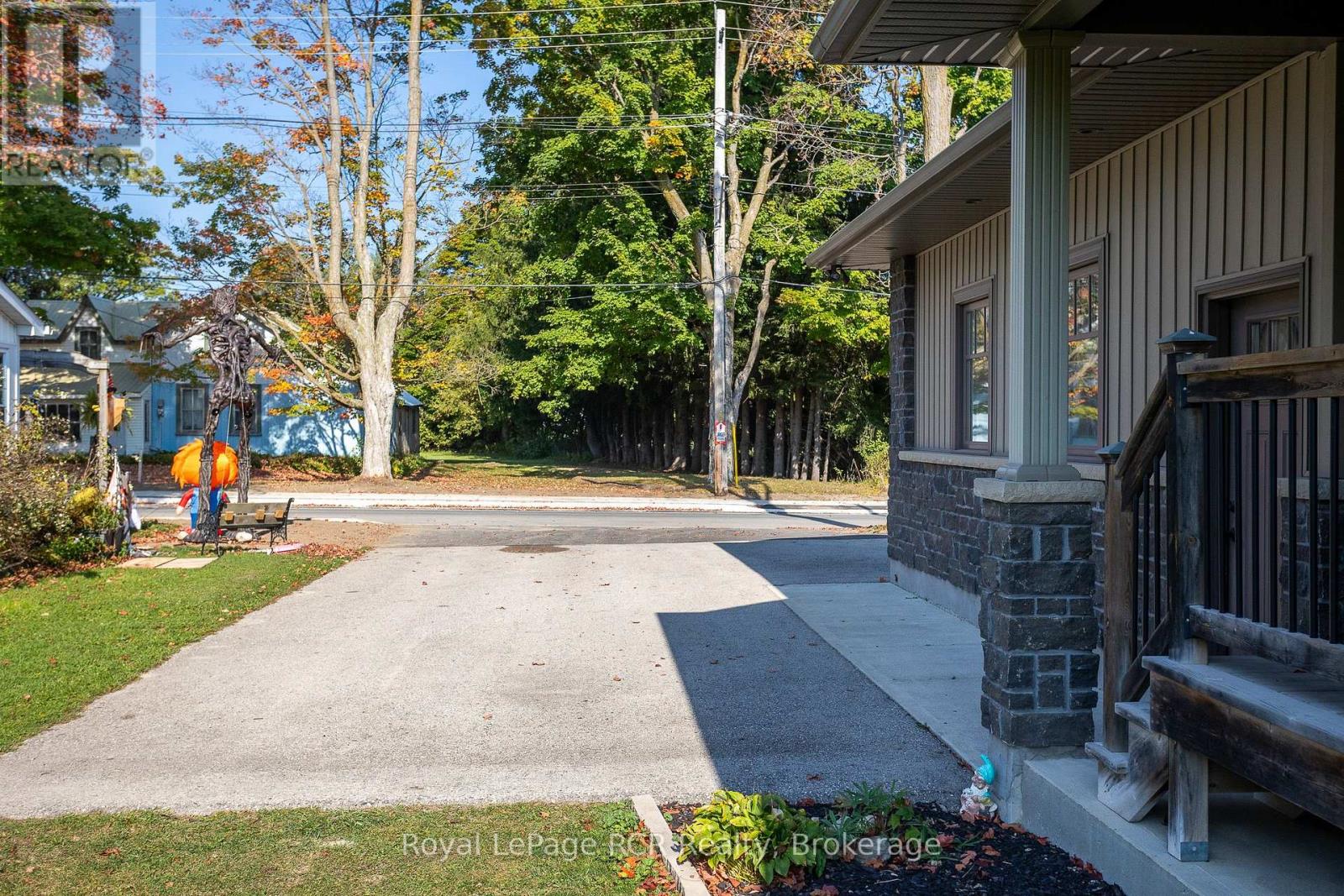 Photo 39 of 30 Victoria Street W, Southgate ON