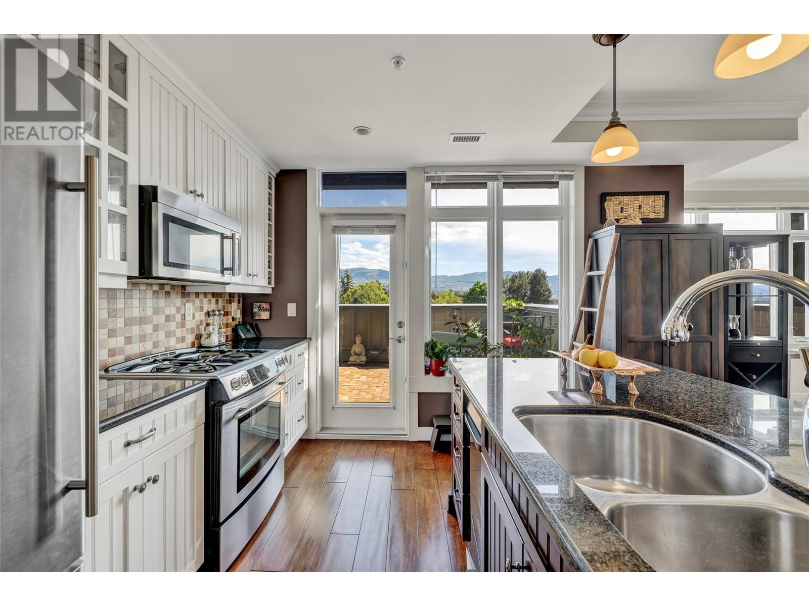 305 2901 Abbott Street, Kelowna