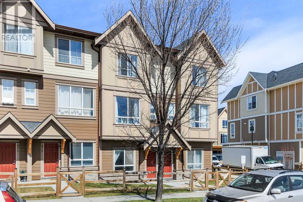 978 Sherwood Boulevard NW, Calgary, Alberta