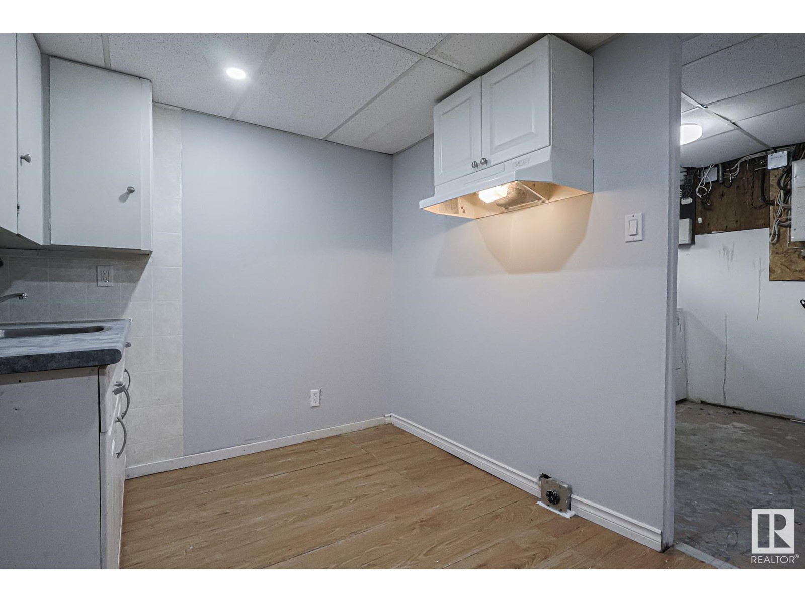 12001 37 ST NW, Edmonton