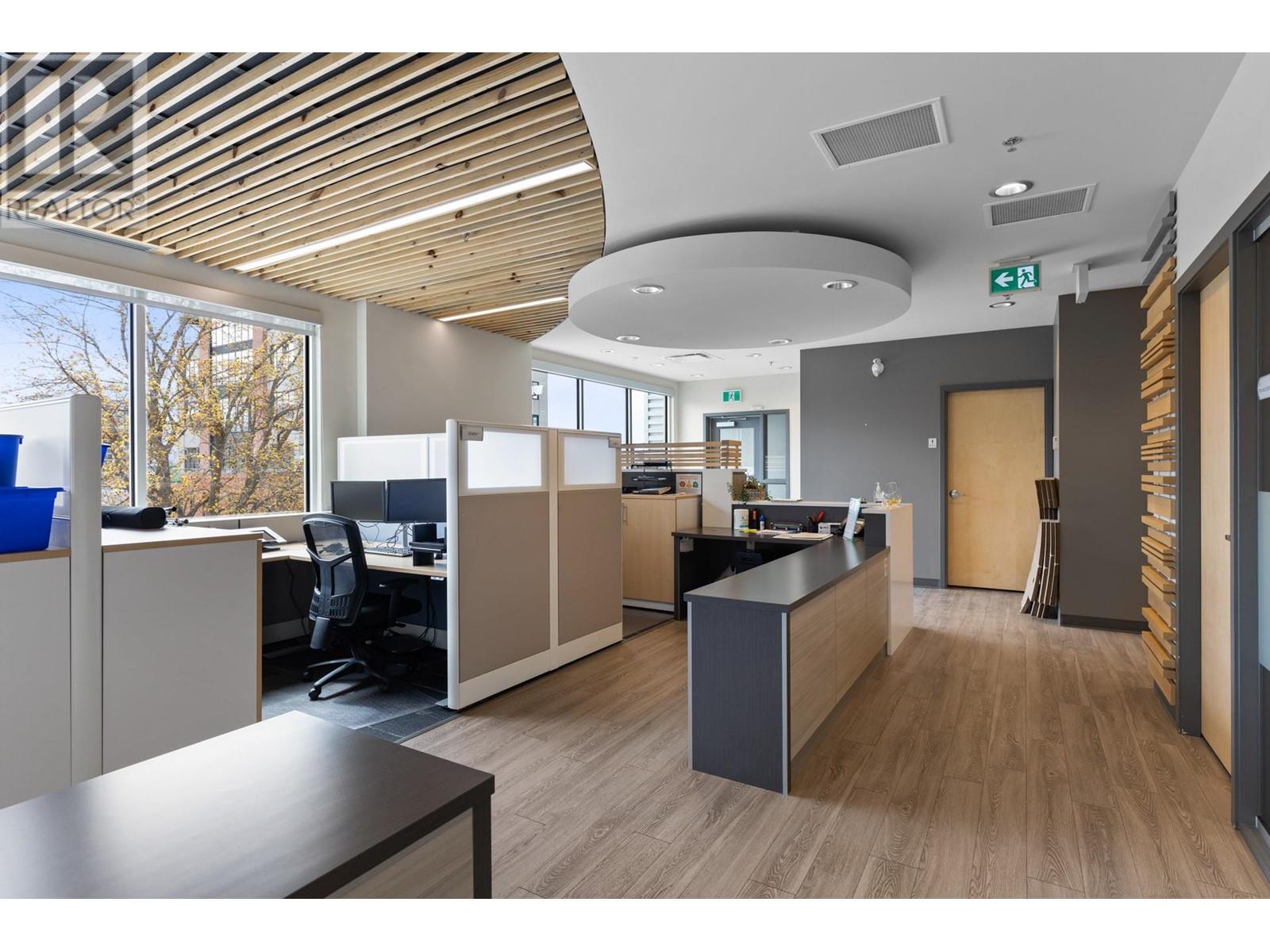 303 590 McKay Avenue, Kelowna
