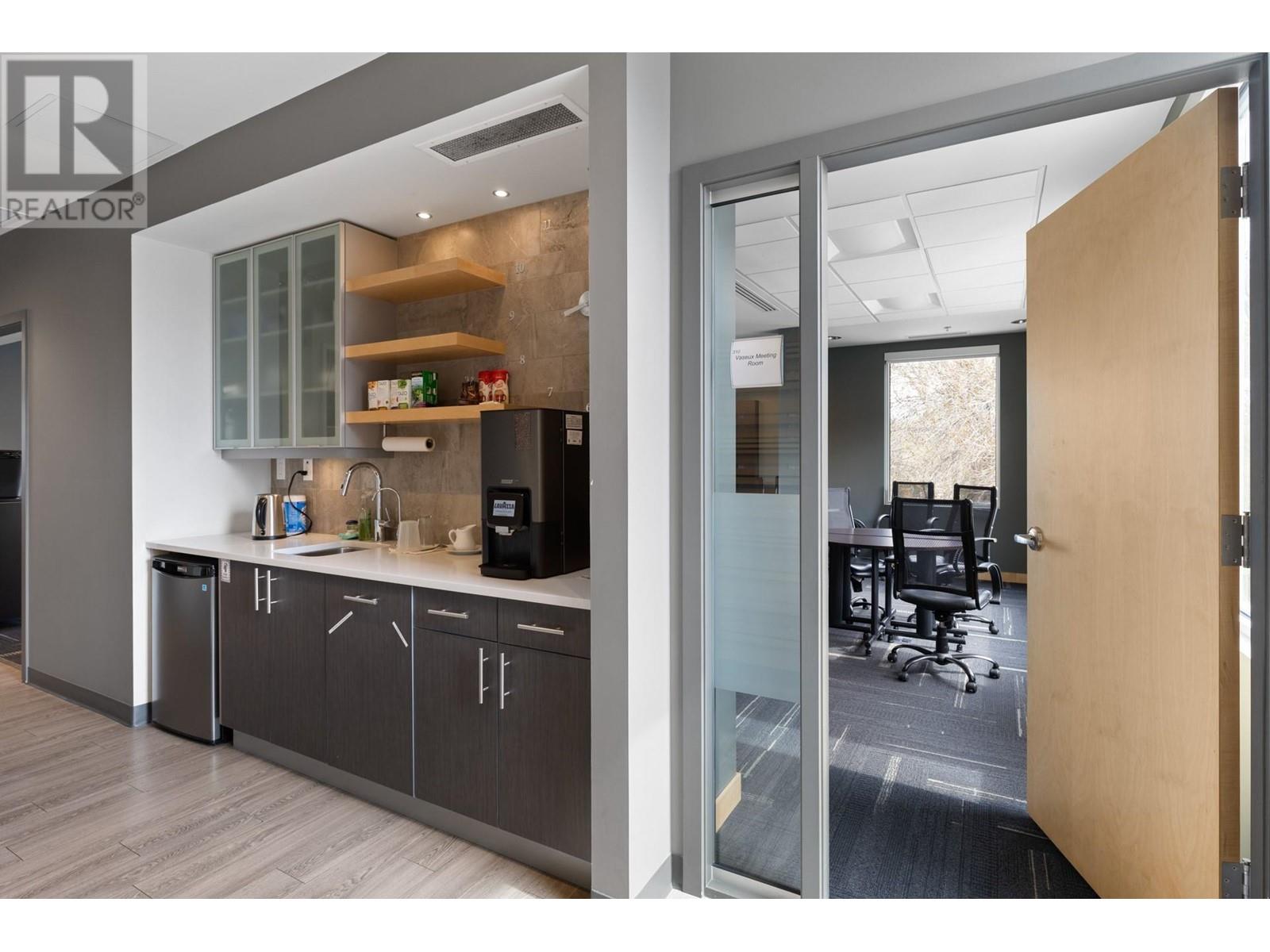 303 590 McKay Avenue, Kelowna