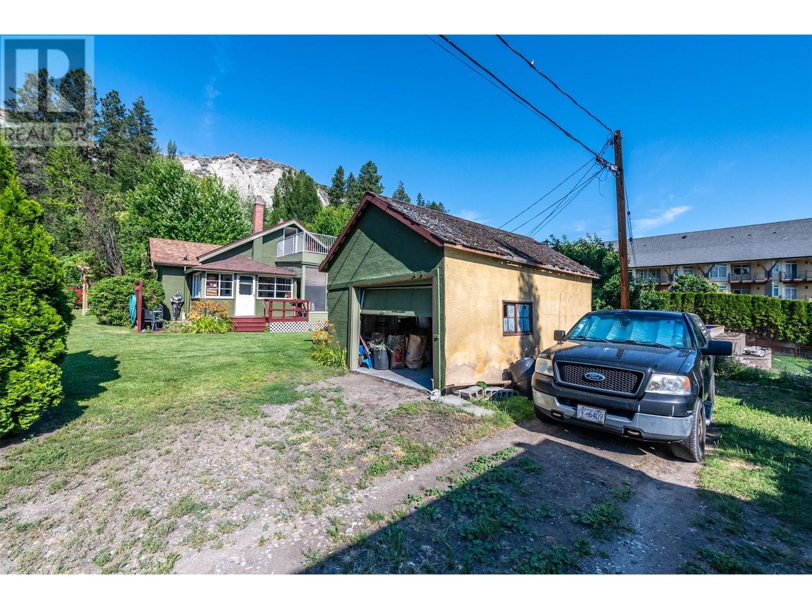  12609 Lakeshore Drive South, Summerland