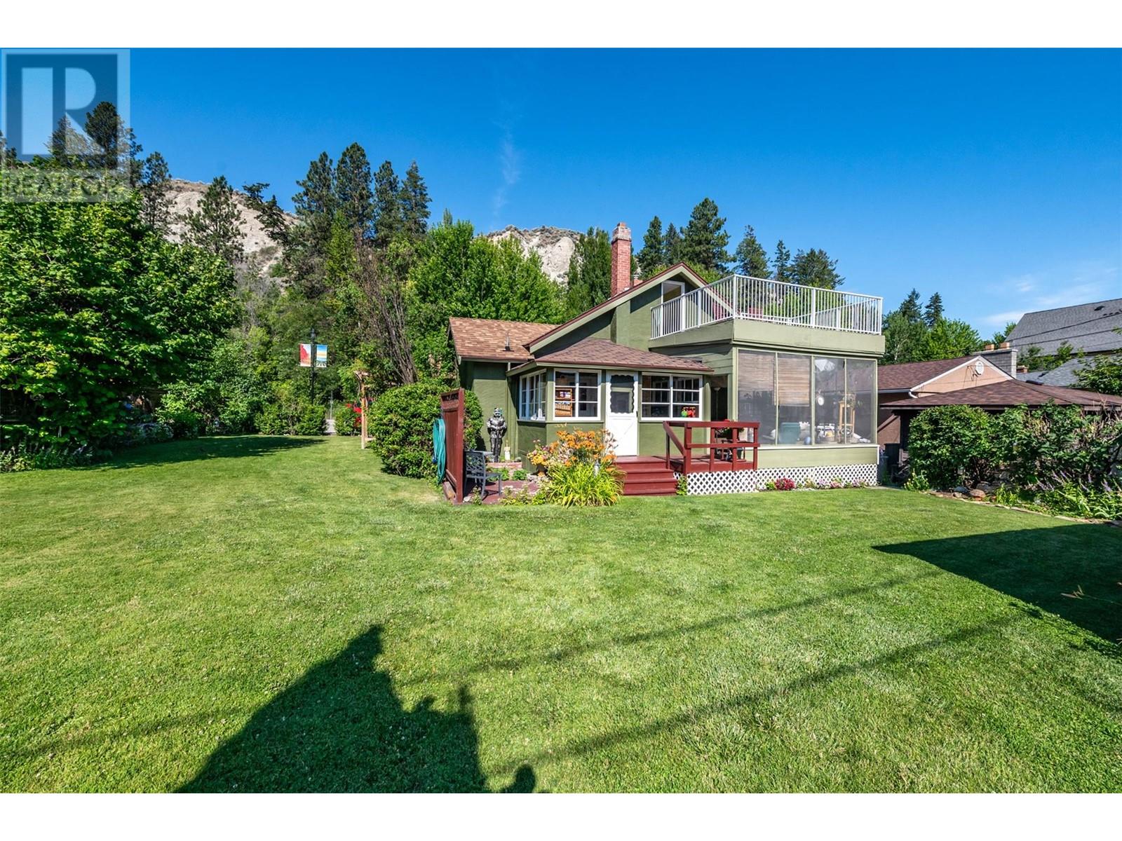  12609 Lakeshore Drive South, Summerland