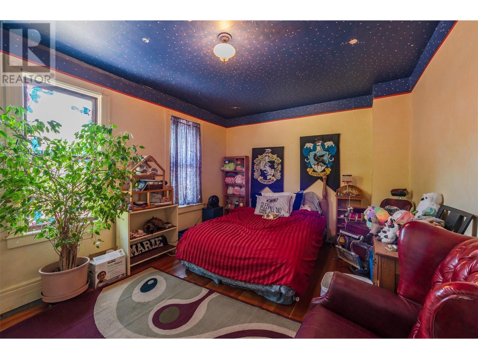  12609 Lakeshore Drive South, Summerland