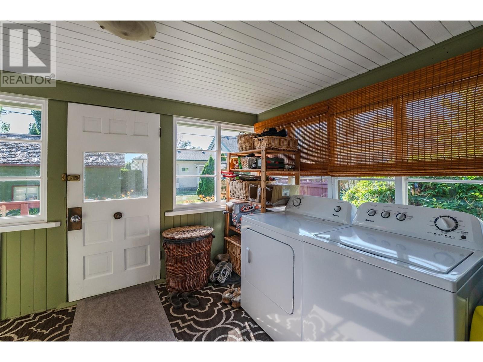  12609 Lakeshore Drive South, Summerland