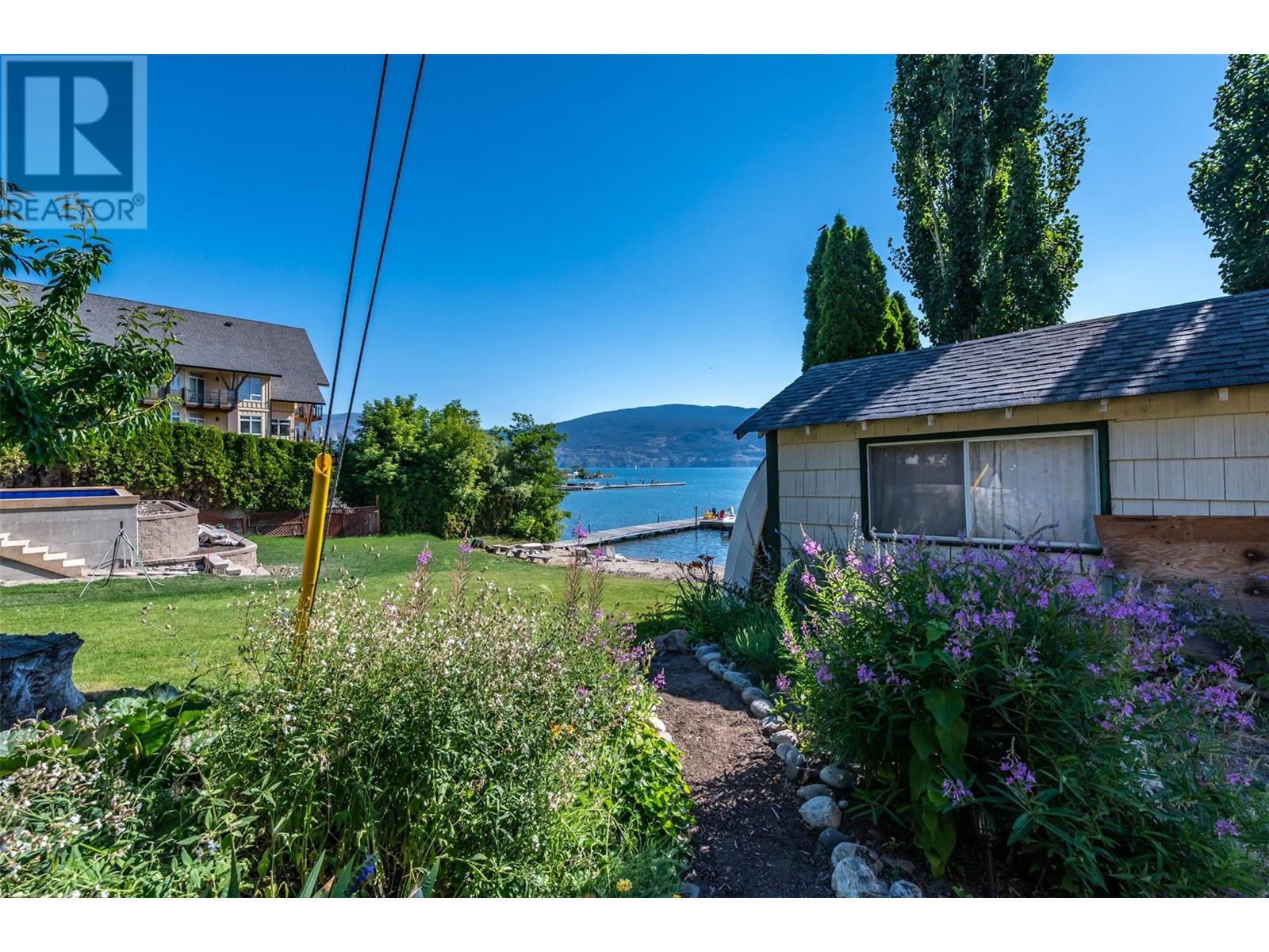  12609 Lakeshore Drive South, Summerland