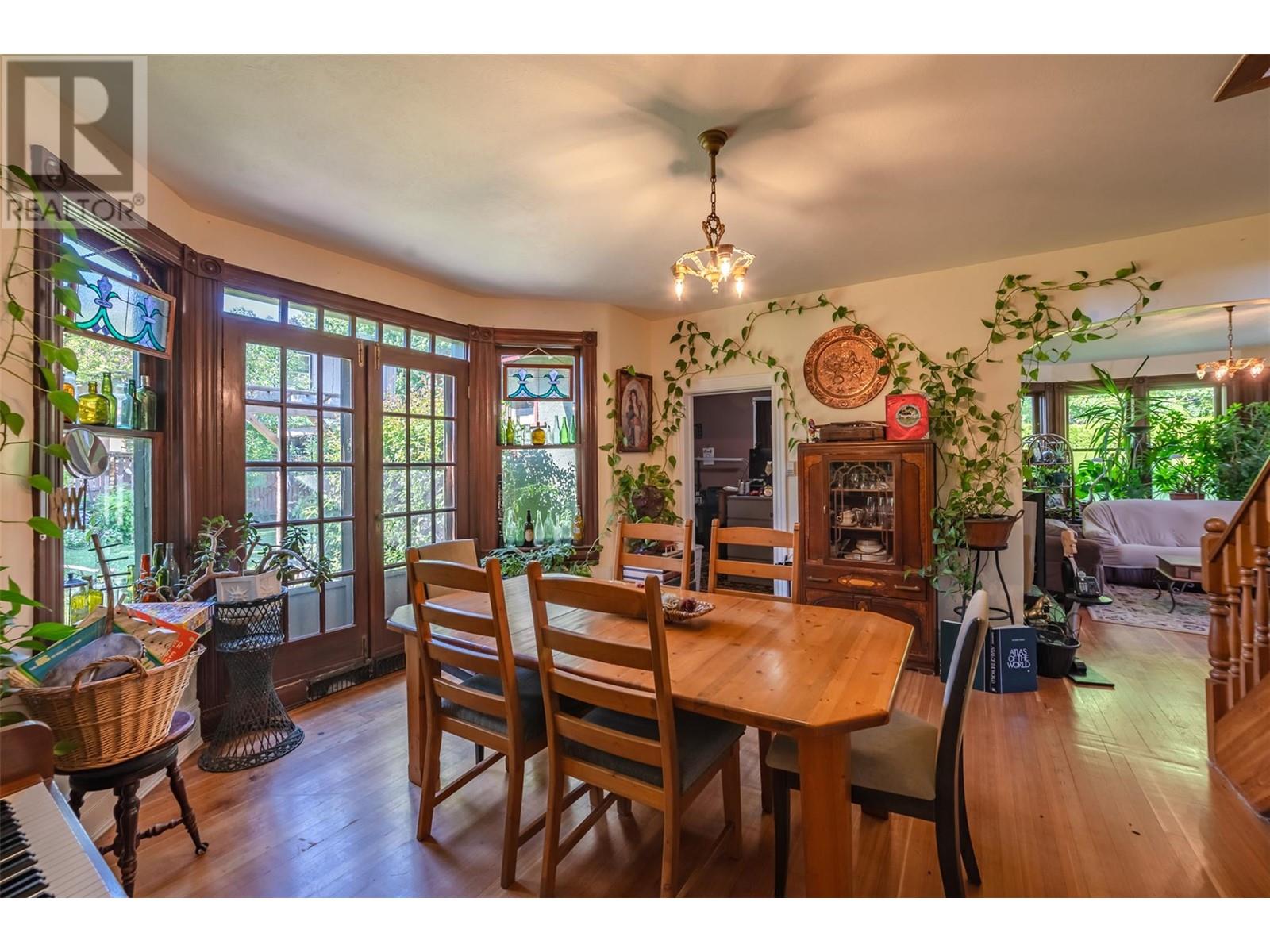  12609 Lakeshore Drive South, Summerland