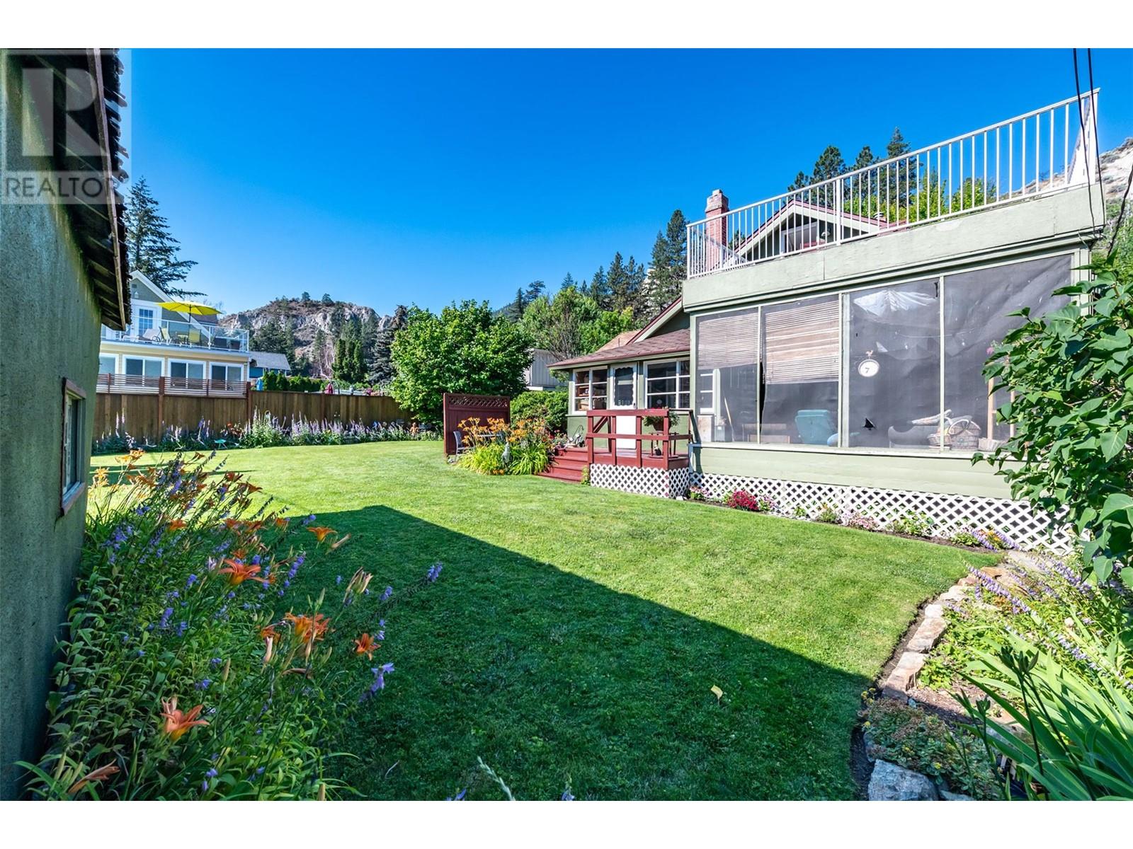  12609 Lakeshore Drive South, Summerland