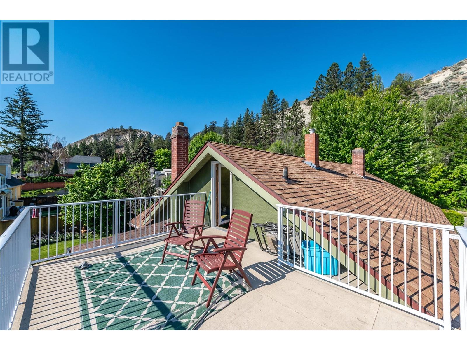  12609 Lakeshore Drive South, Summerland