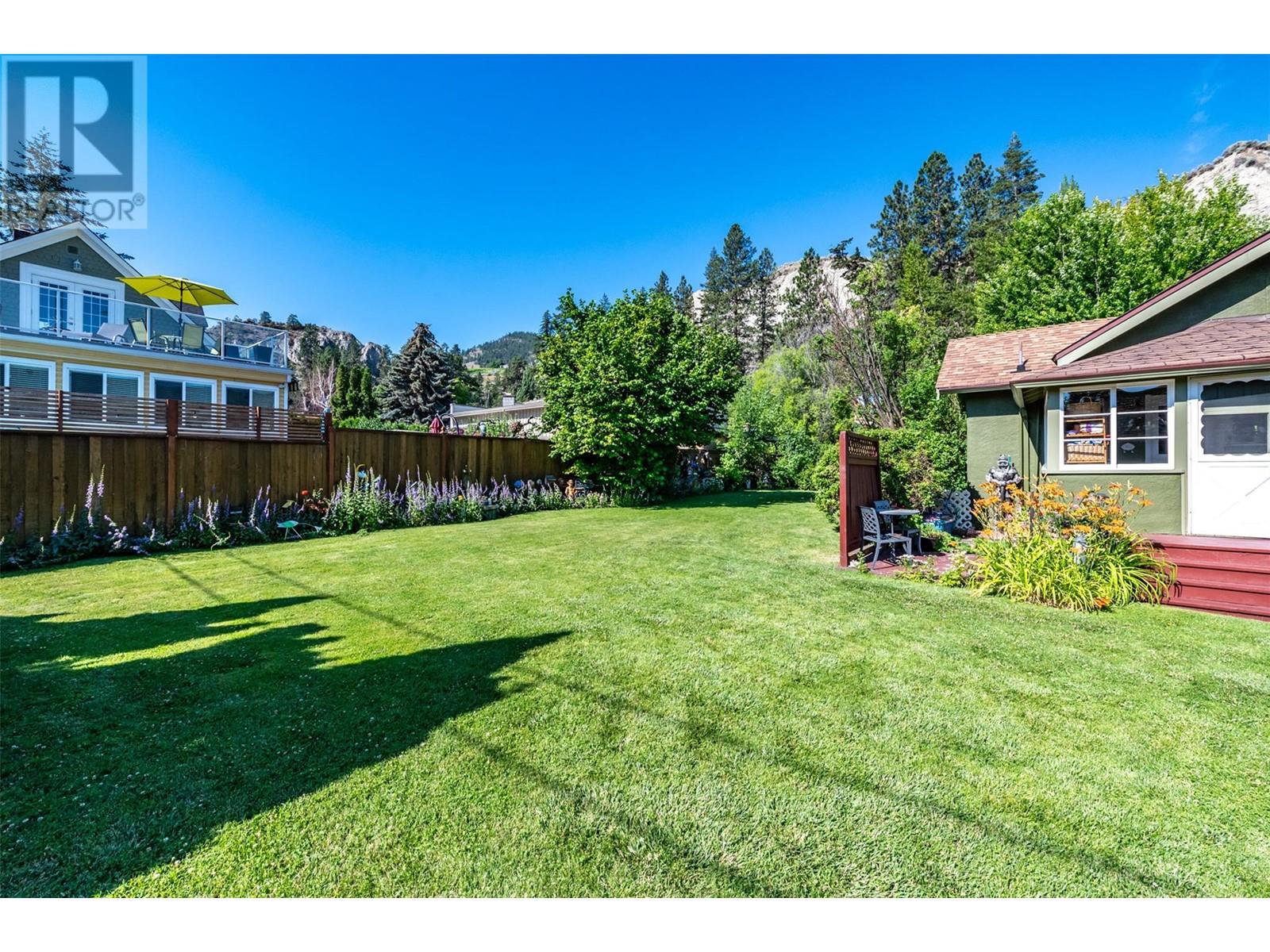  12609 Lakeshore Drive South, Summerland