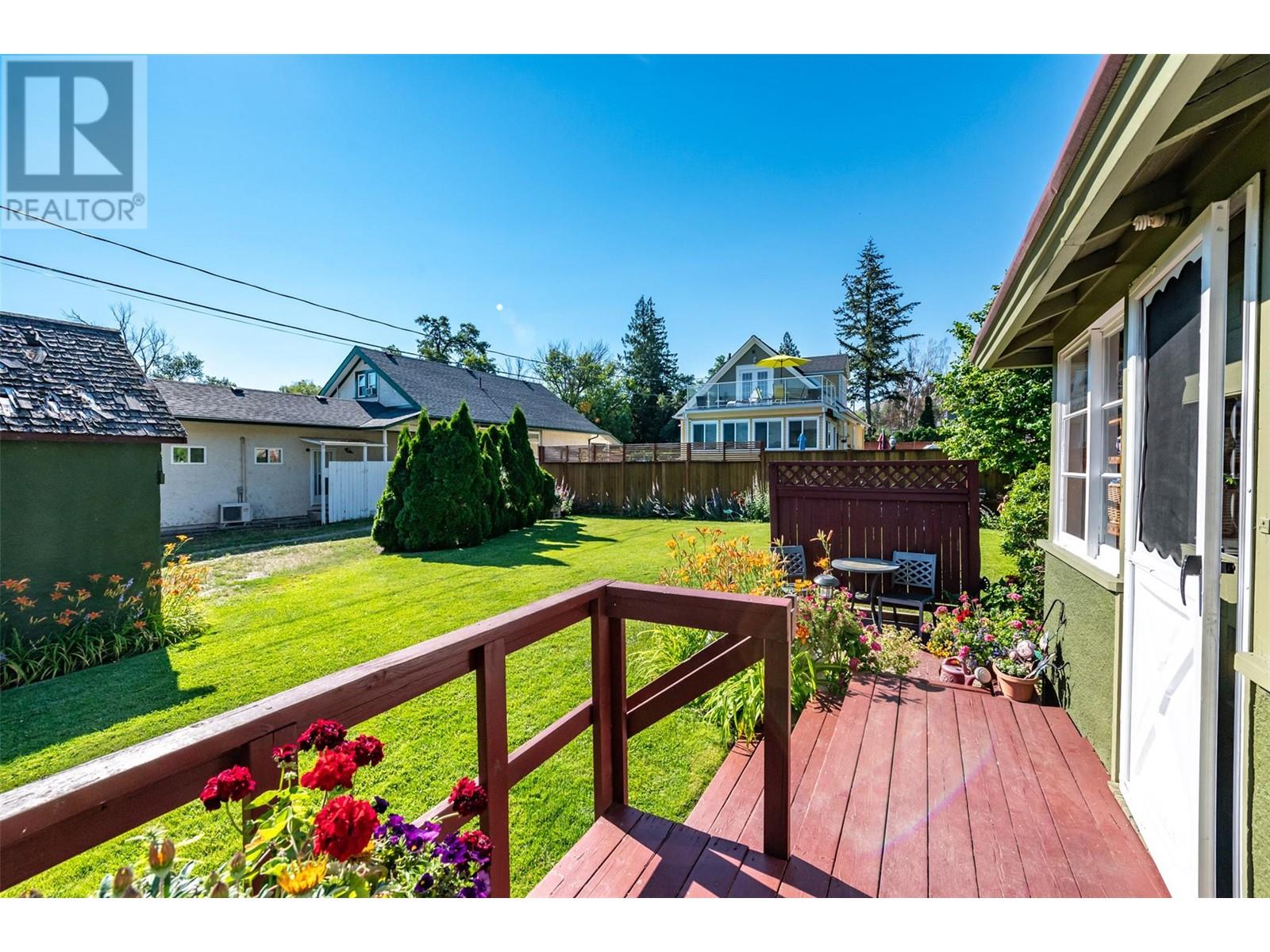  12609 Lakeshore Drive South, Summerland