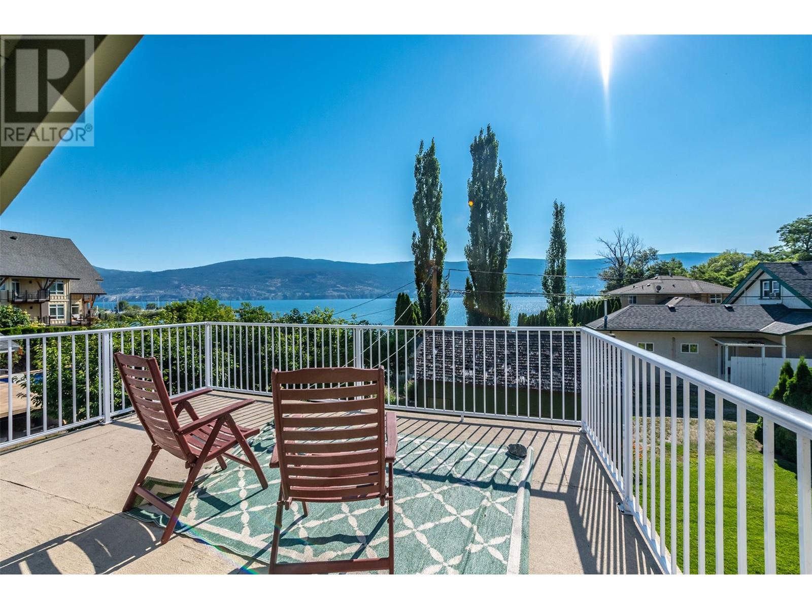  12609 Lakeshore Drive South, Summerland