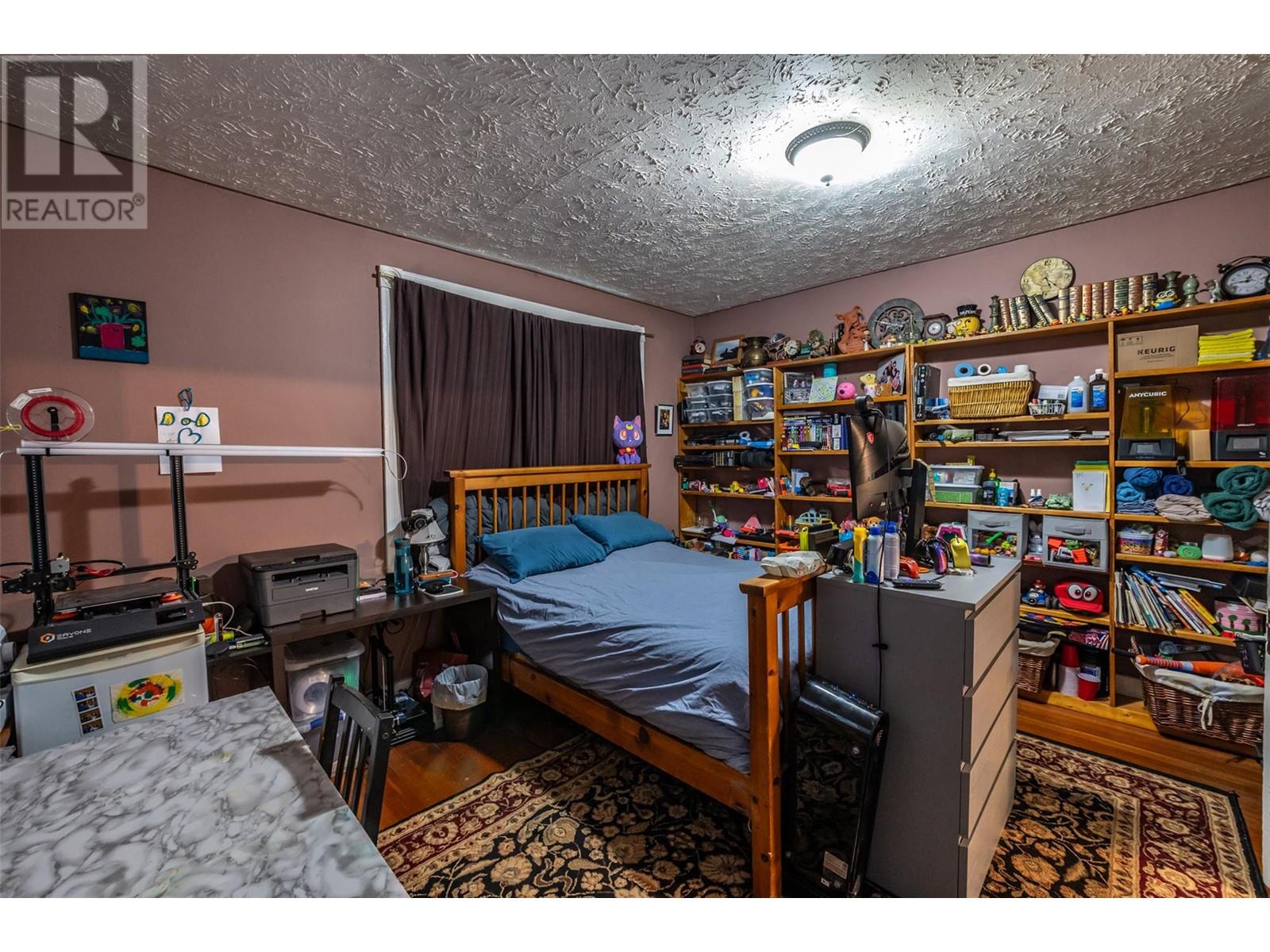  12609 Lakeshore Drive South, Summerland
