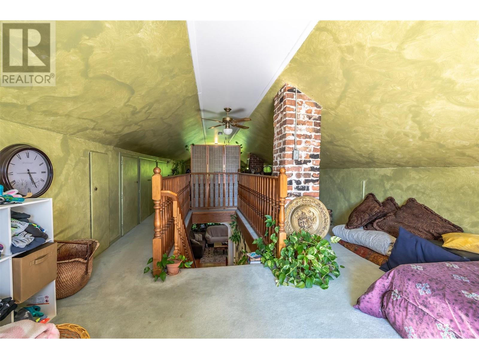  12609 Lakeshore Drive South, Summerland
