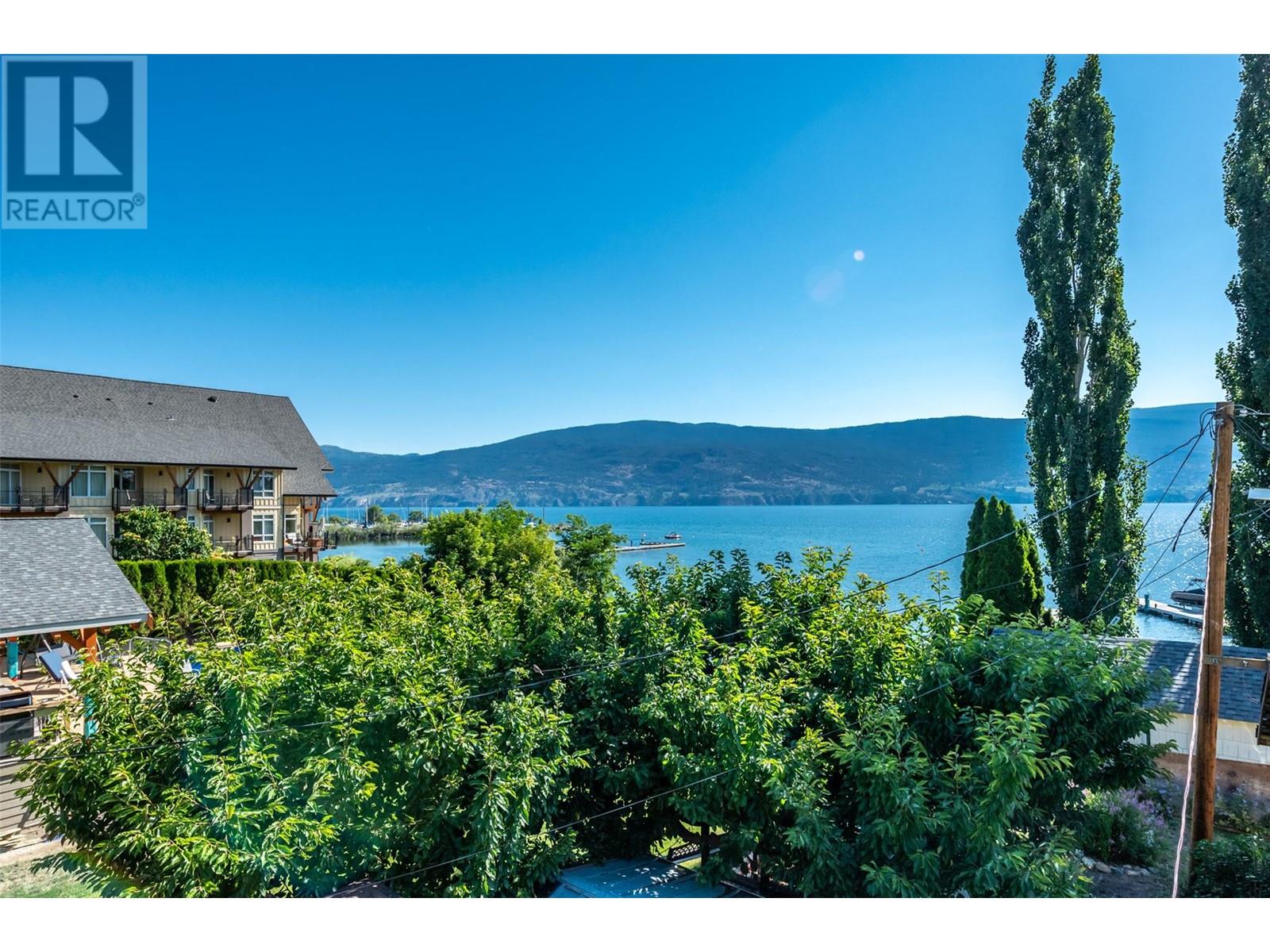  12609 Lakeshore Drive South, Summerland