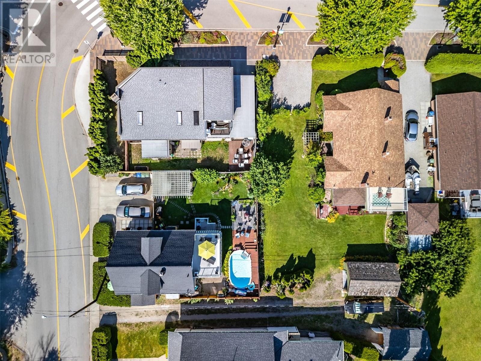  12609 Lakeshore Drive South, Summerland