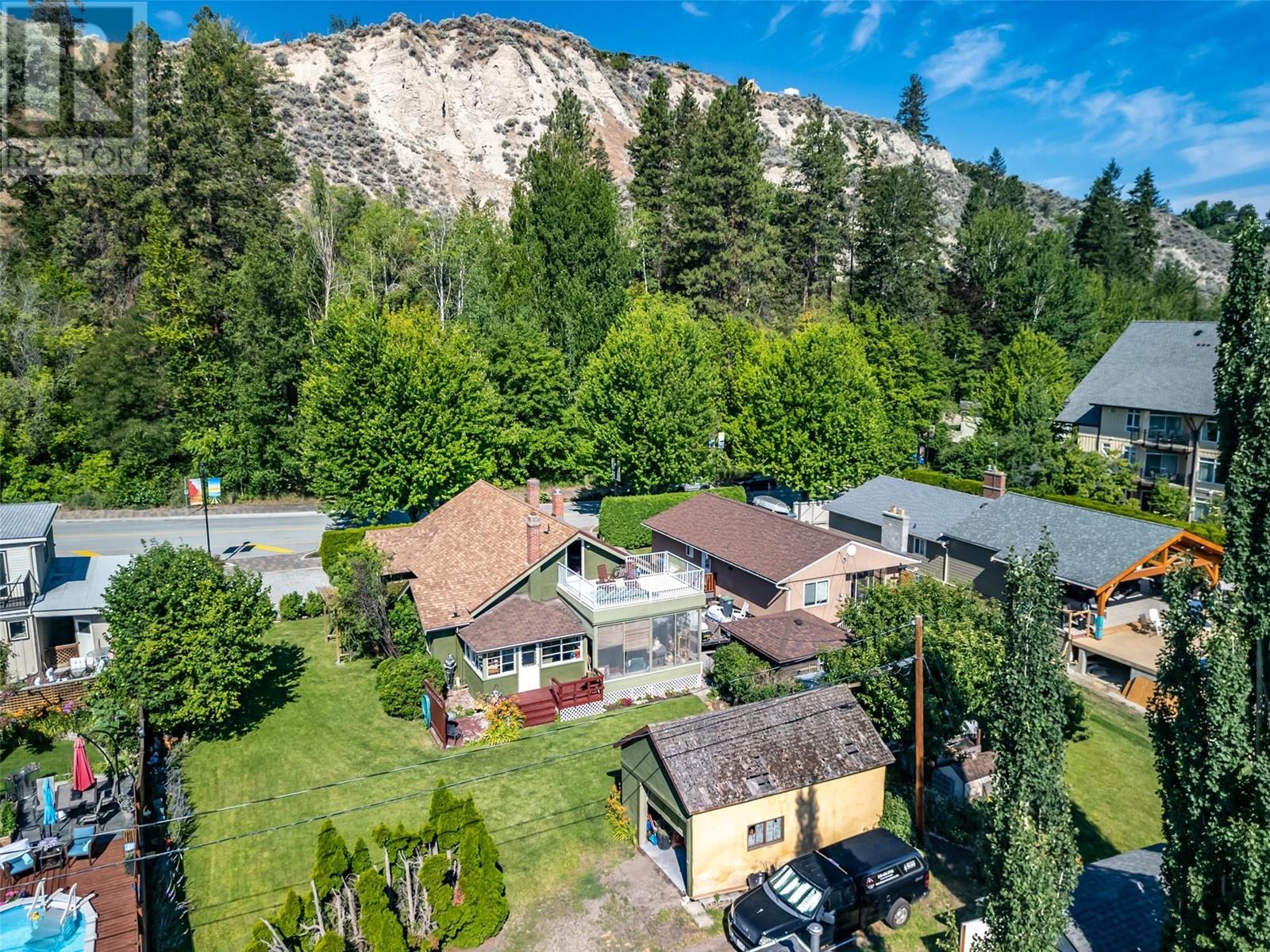  12609 Lakeshore Drive South, Summerland