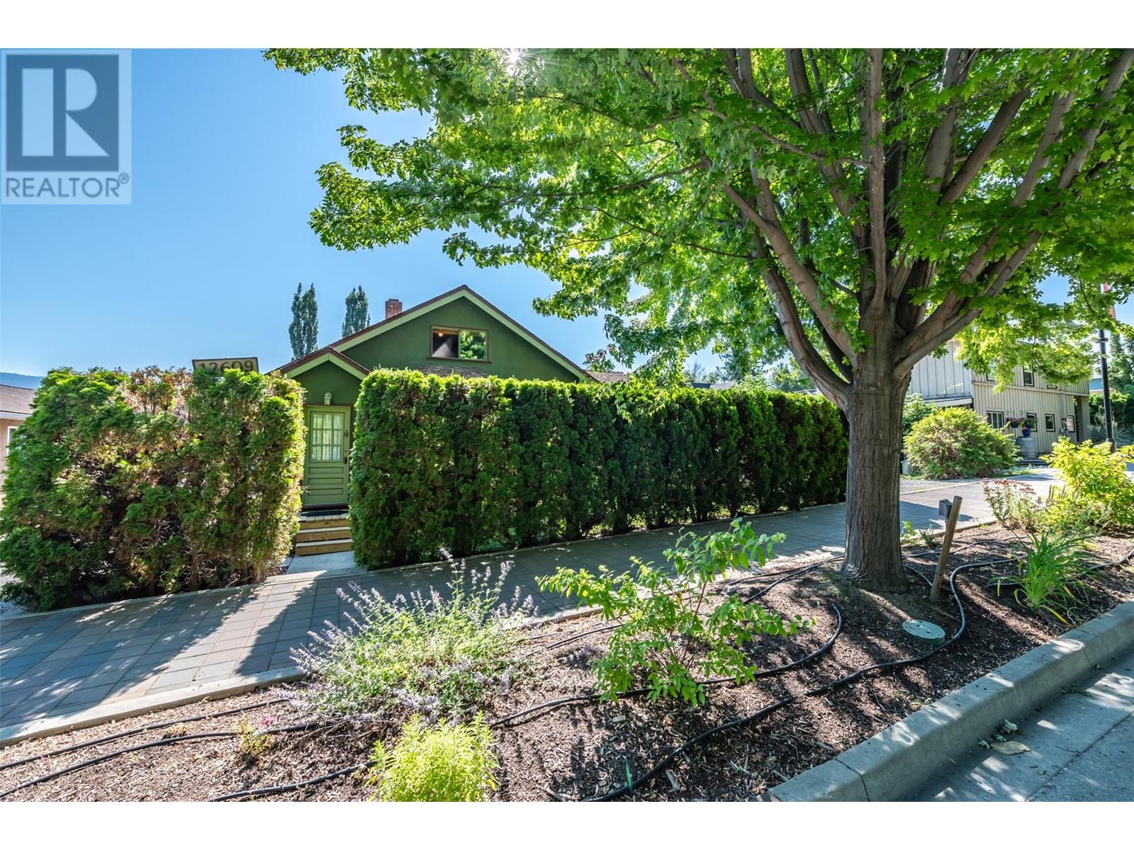  12609 Lakeshore Drive South, Summerland