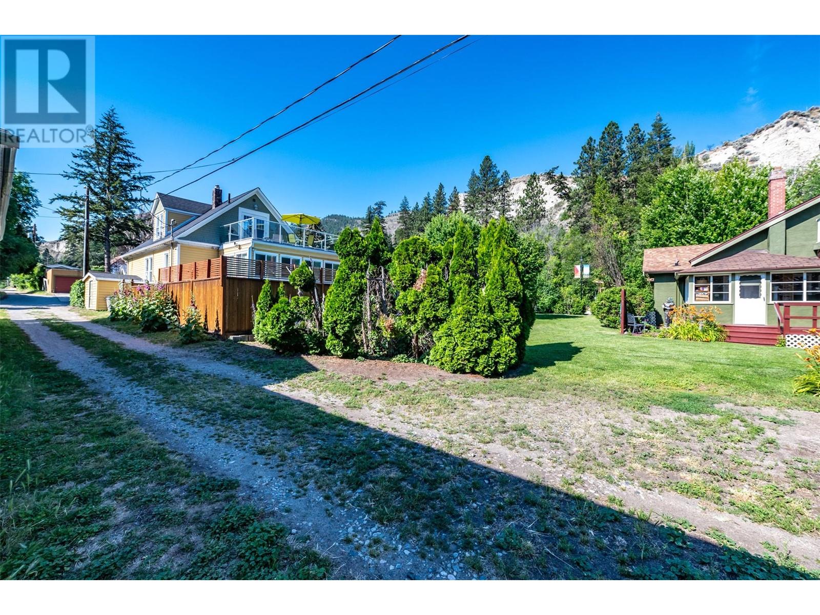  12609 Lakeshore Drive South, Summerland