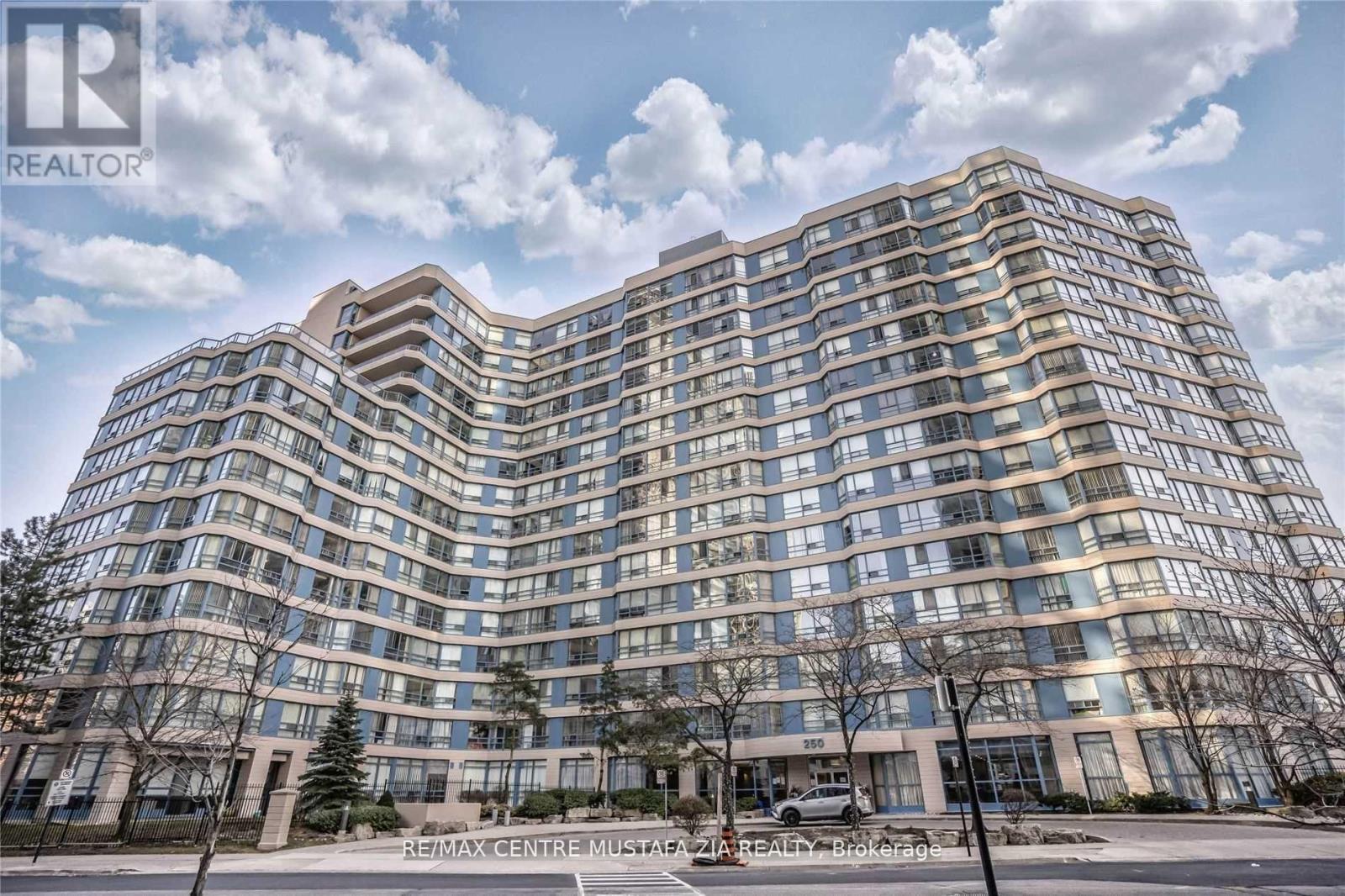 Photo 1 of 1506 250 Webb Drive, Mississauga ON