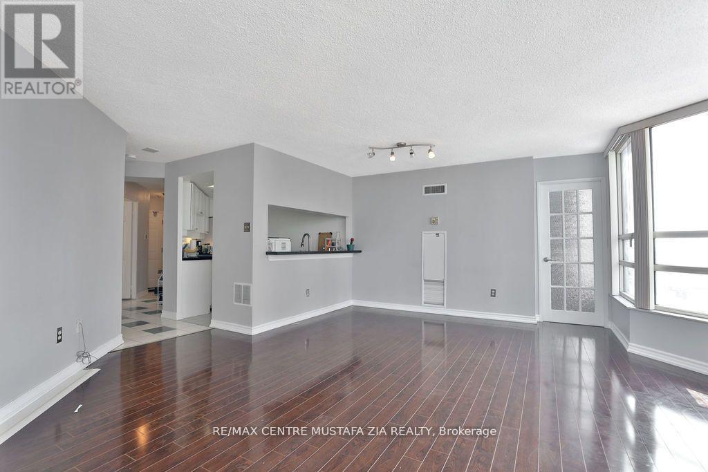 Photo 4 of 1506 250 Webb Drive, Mississauga ON