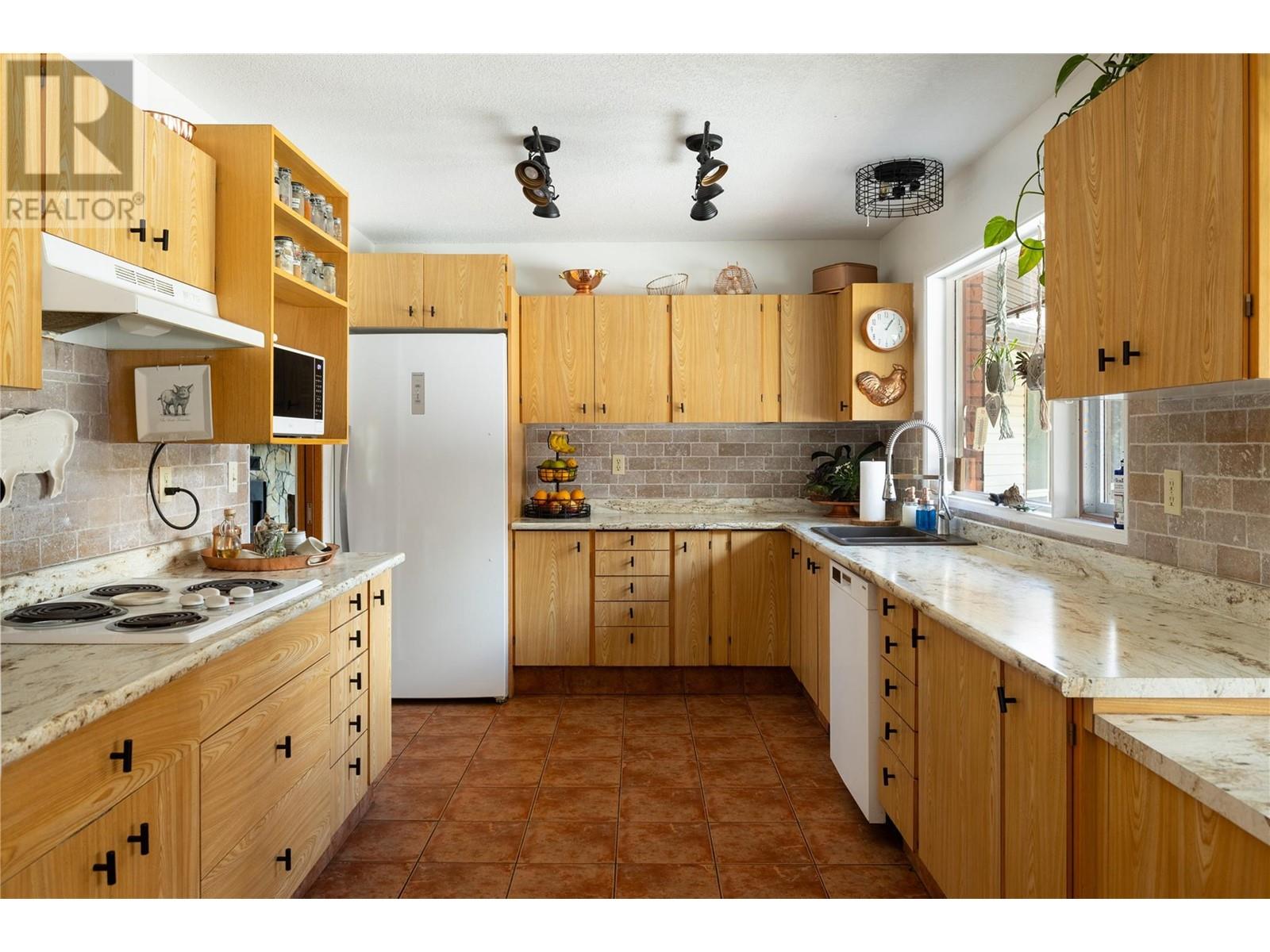 5620 Neil Road - 33
