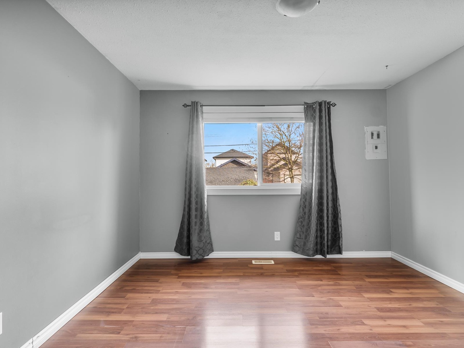 Photo 17 of 34693 2 Avenue, Abbotsford BC