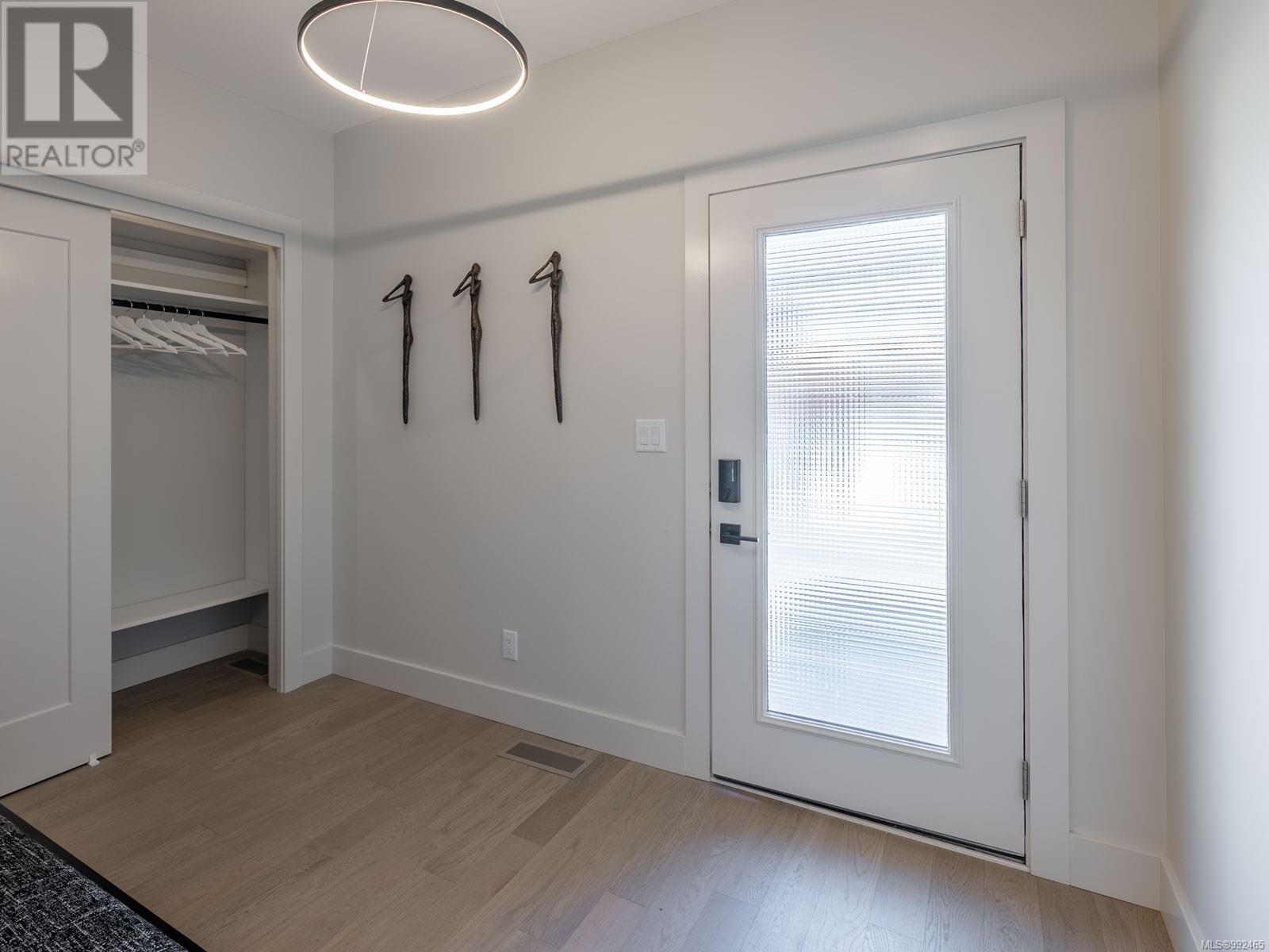 112 463 Hirst Ave, Parksville real estate listing 992465