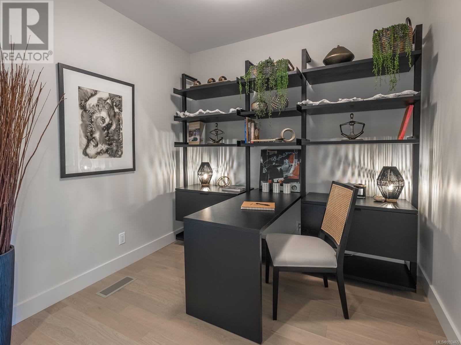 112 463 Hirst Ave, Parksville real estate listing 992465