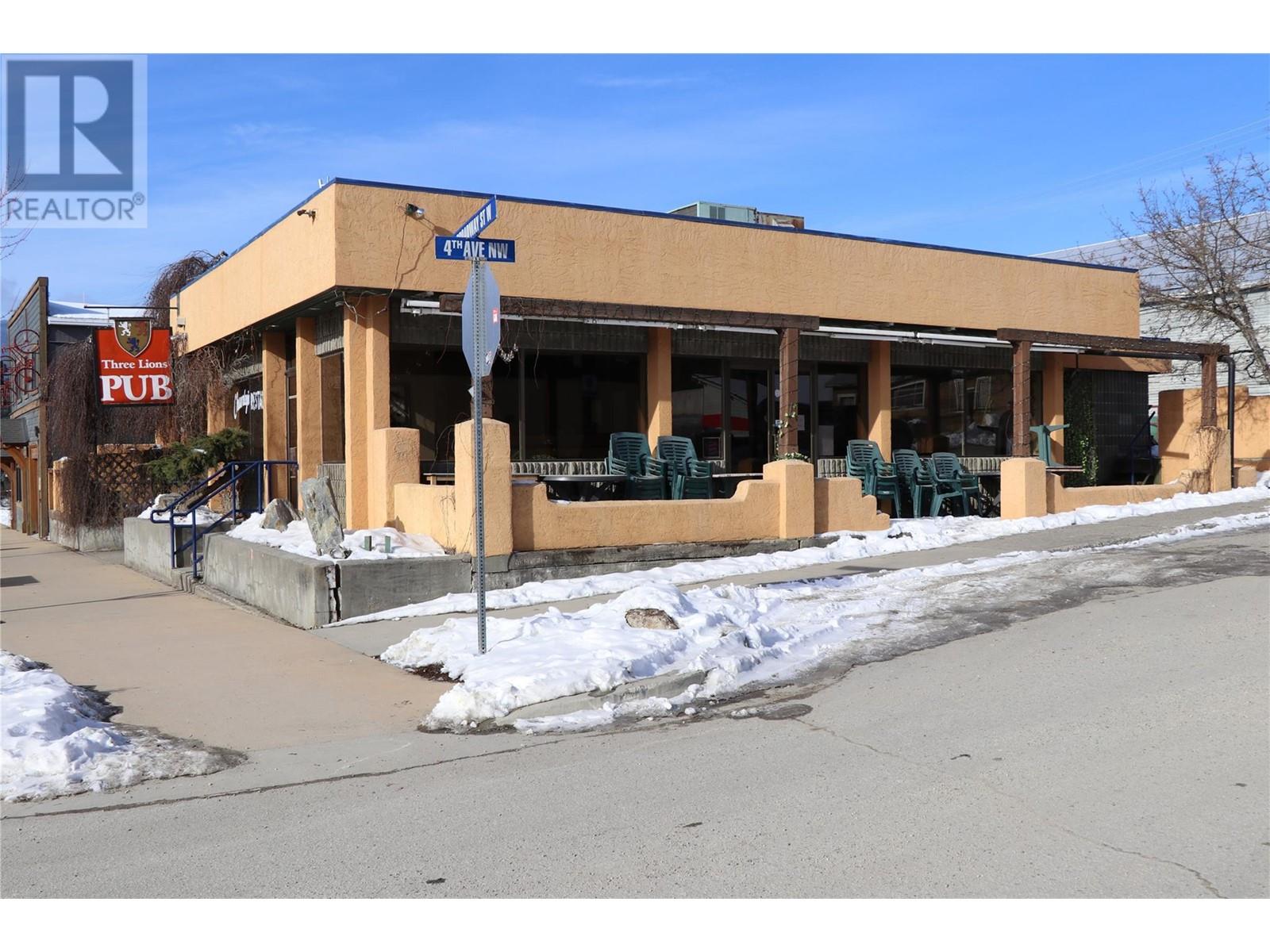 401 Broadway Street, Nakusp