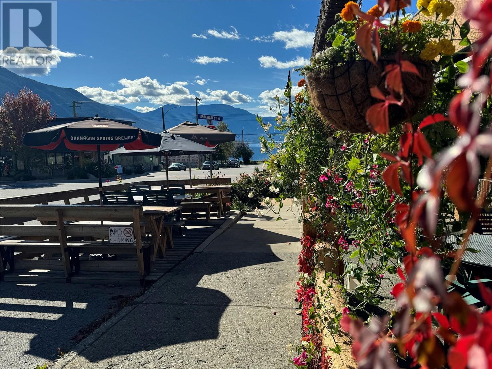 401 Broadway Street, Nakusp