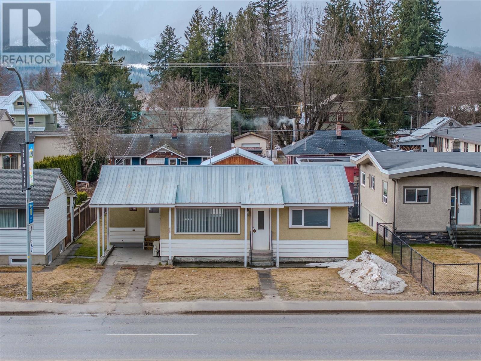 815 Victoria Road, Revelstoke