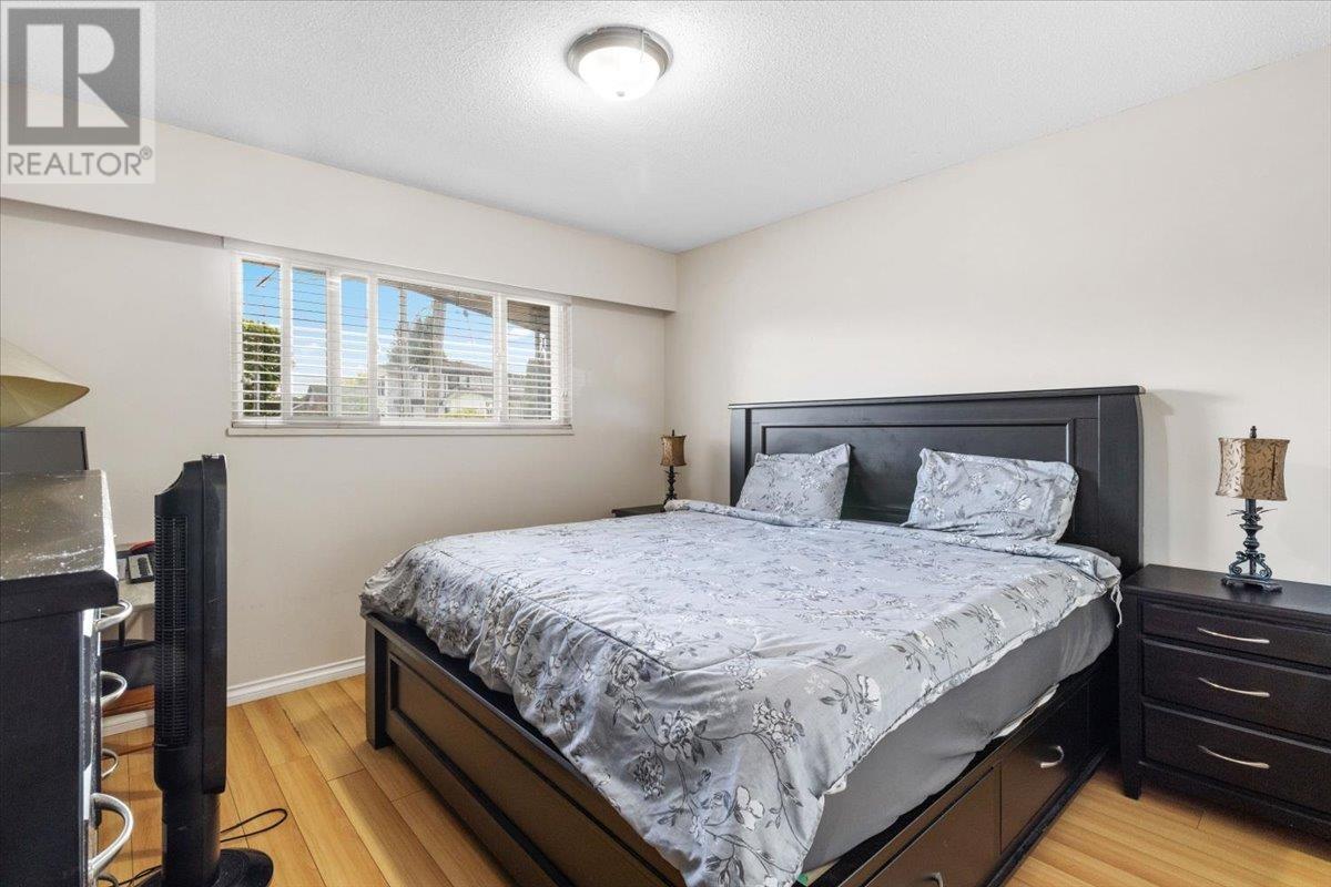 Photo 16 of 7575 10th Avenue, Burnaby BC
