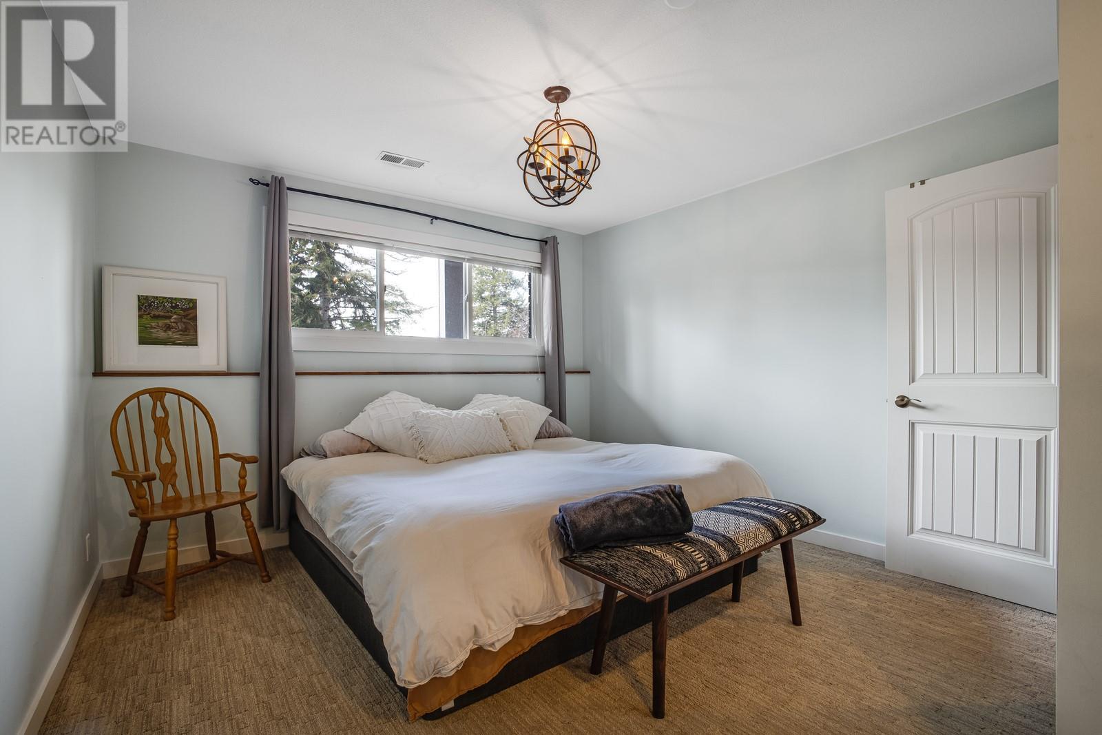  884 Roma Court, Kelowna