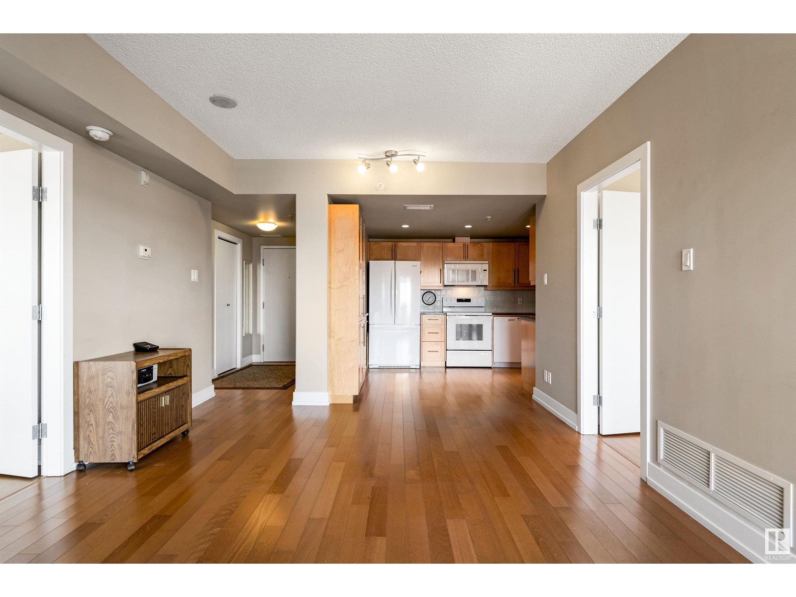 Photo 7 of 603 6608 28 Av Nw Nw, Edmonton AB