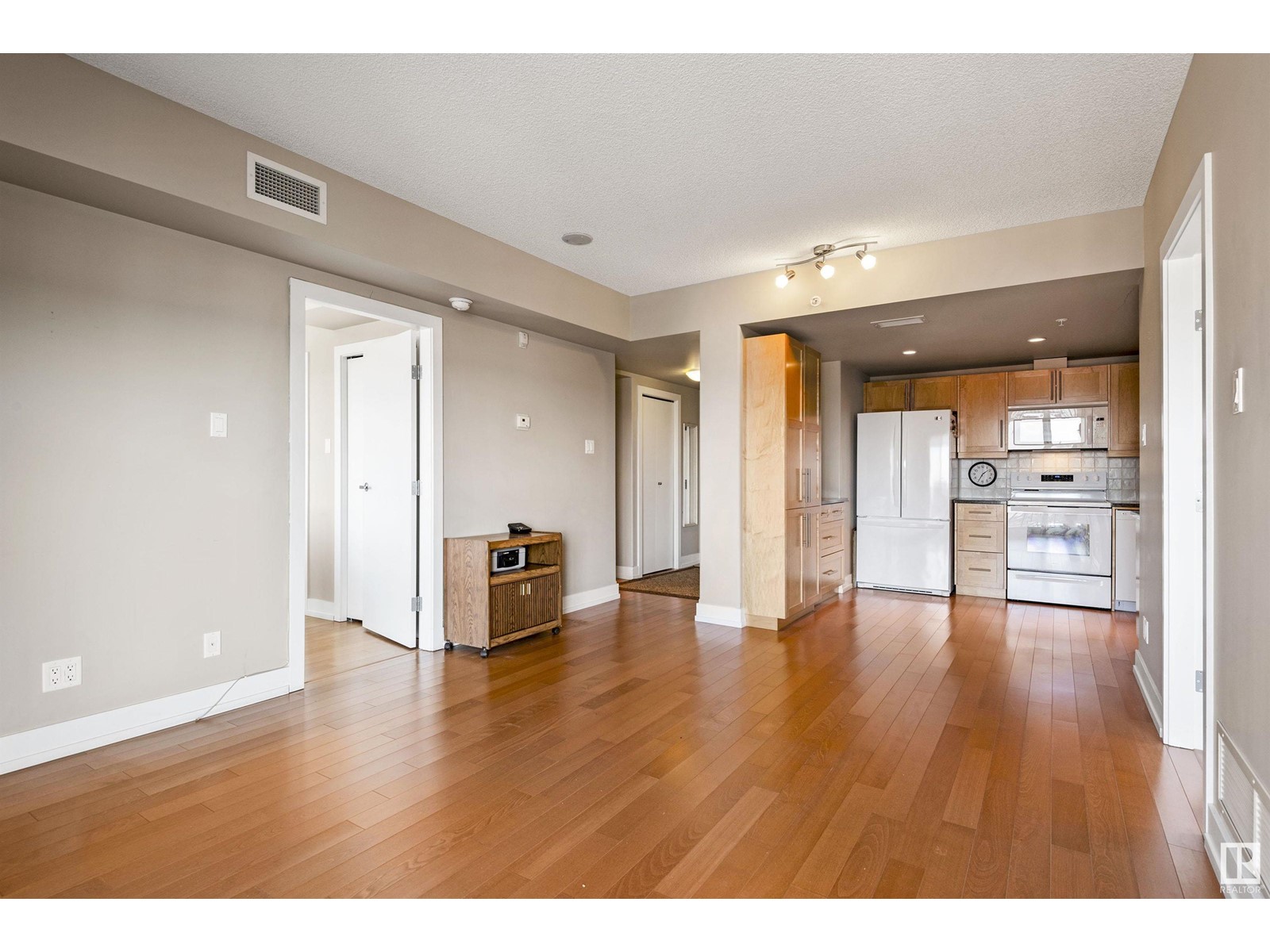 Photo 8 of 603 6608 28 Av Nw Nw, Edmonton AB
