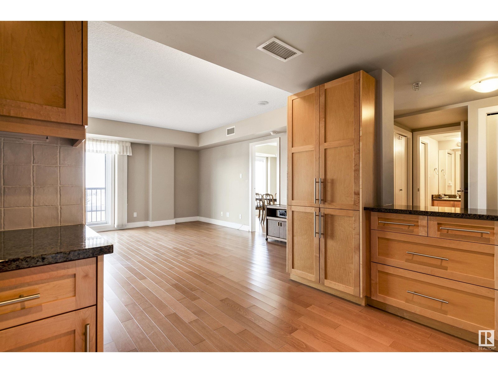 Photo 13 of 603 6608 28 Av Nw Nw, Edmonton AB