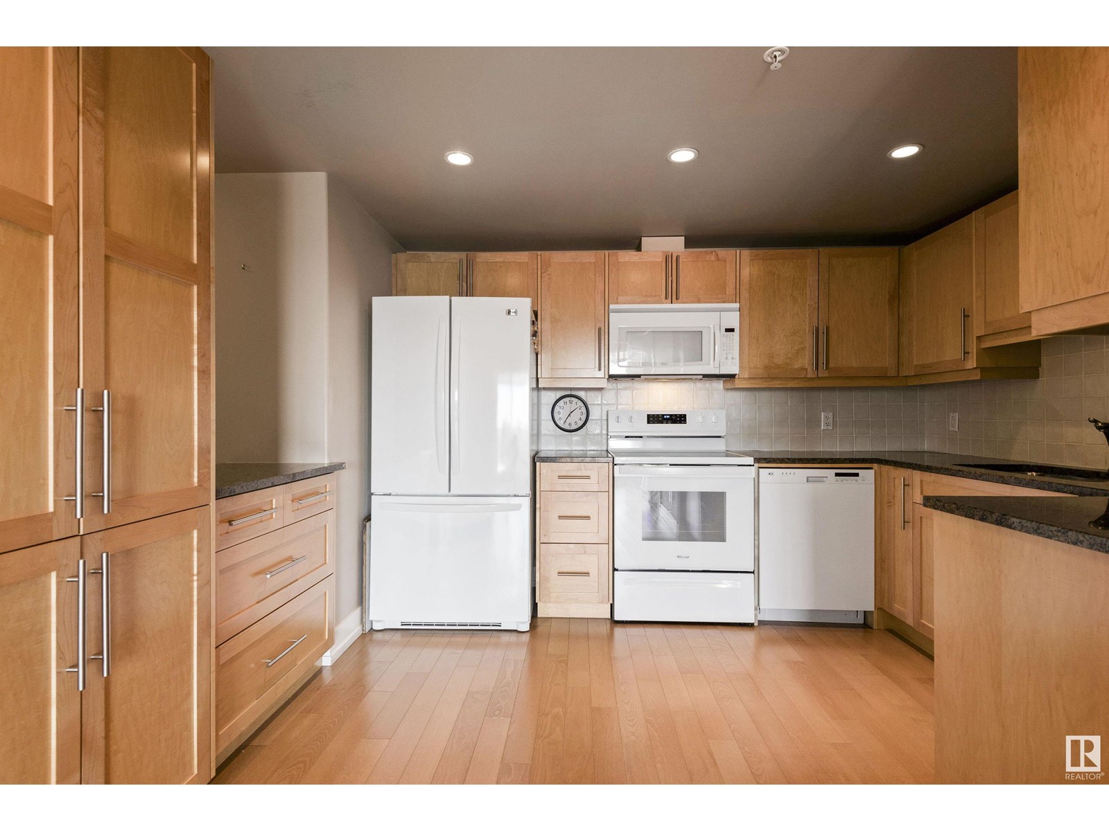 Photo 10 of 603 6608 28 Av Nw Nw, Edmonton AB
