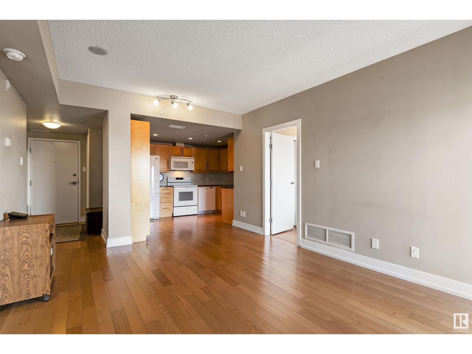 Photo 6 of 603 6608 28 Av Nw Nw, Edmonton AB